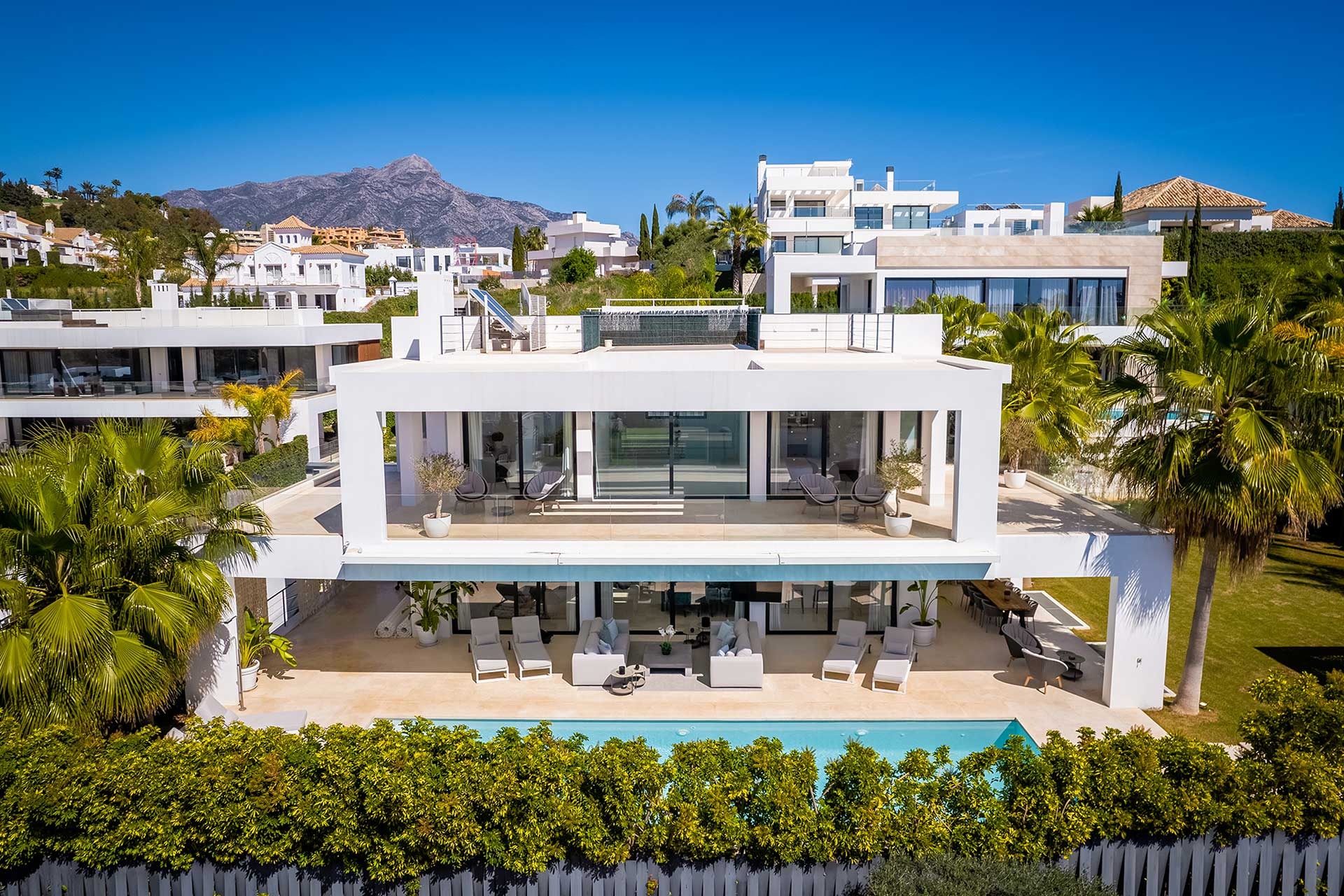 Villa Esmeralda Buenavista San Pedro: Luxury 5-Bedroom Villa with Pool and Tennis Court, San Pedro de Alcántara