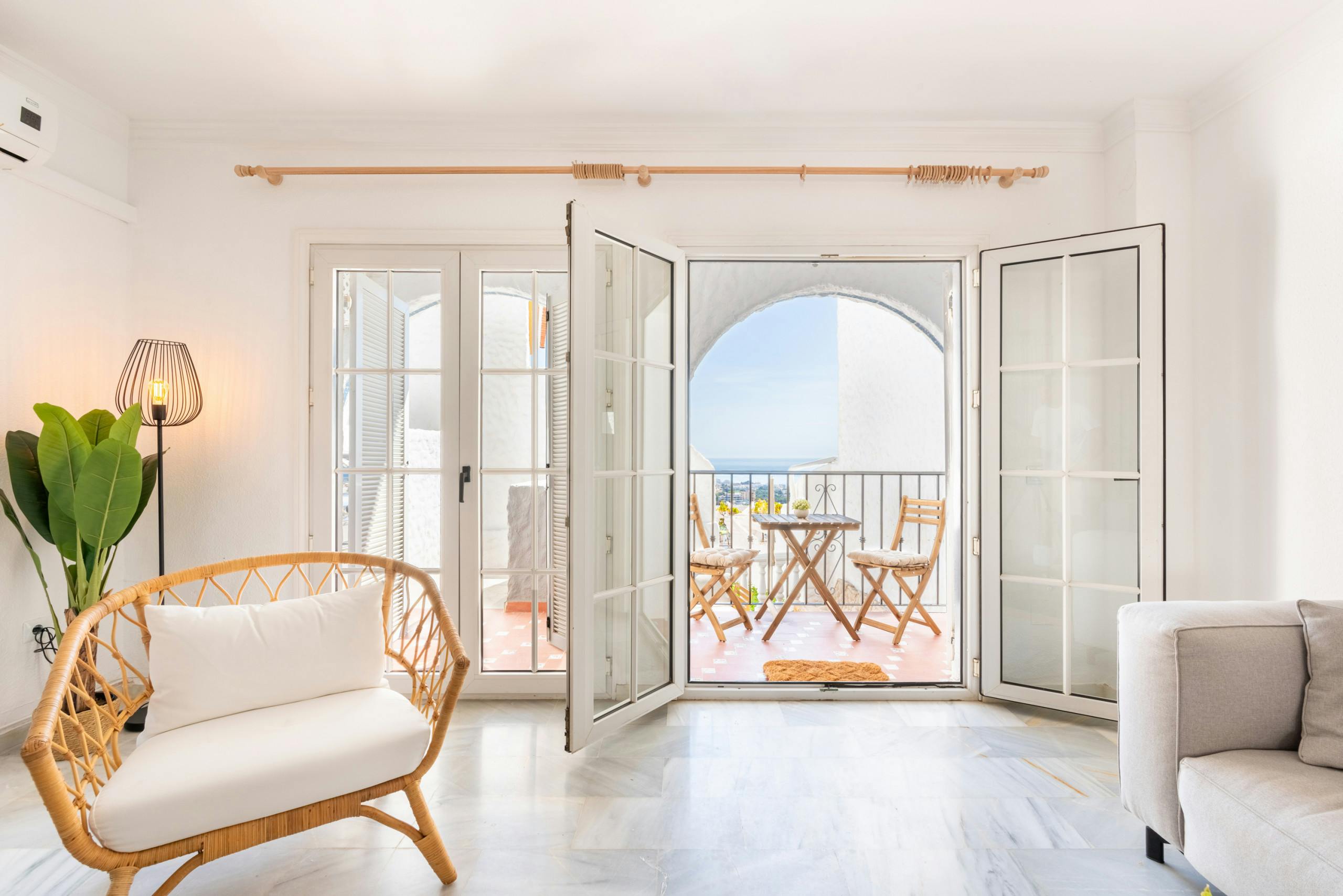 Villa Esmeralda Caleta Benalmadena: Townhouse Rental with Sea Views and Pool in Benalmadena, Malaga Region