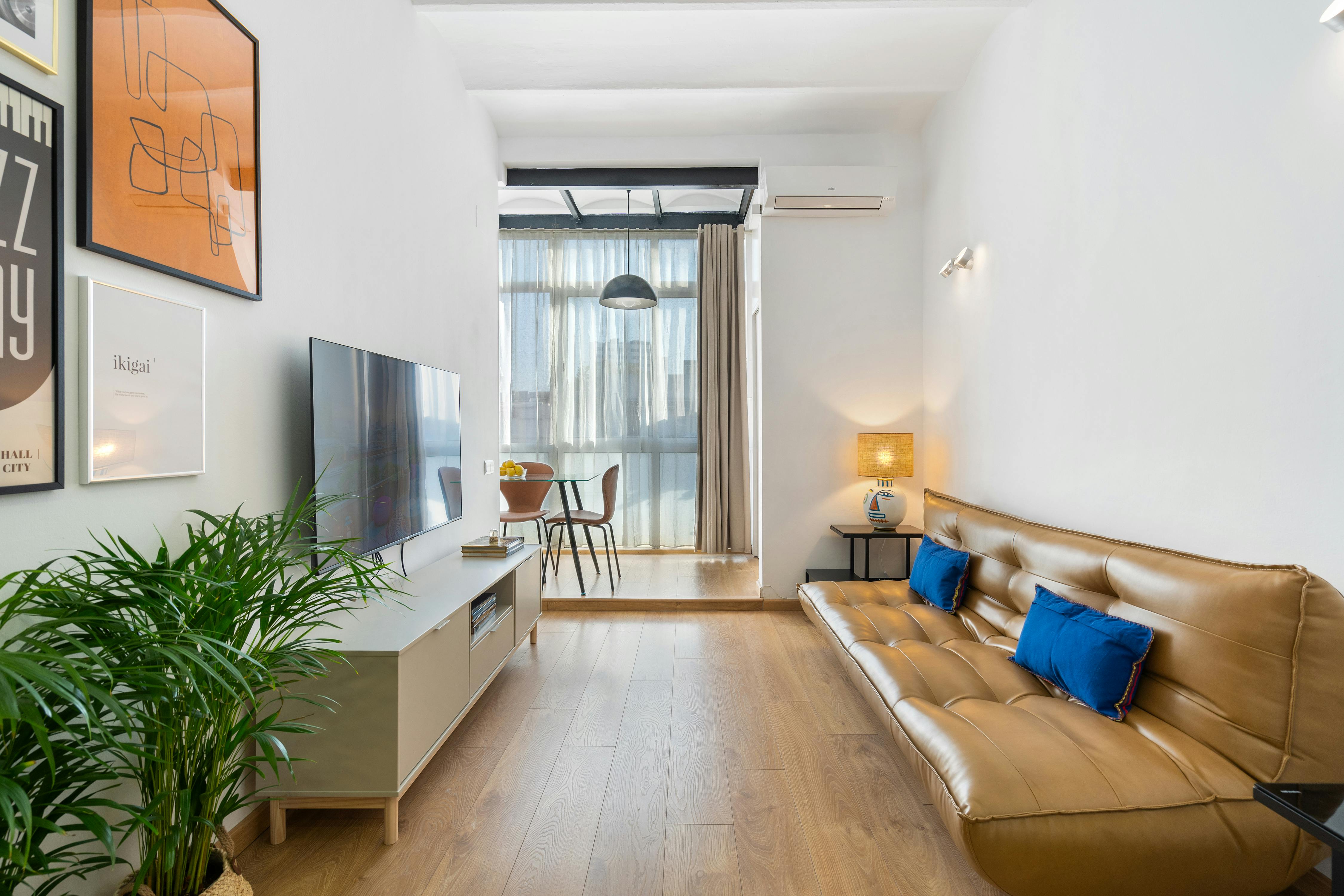 Villa Esmeralda Can Rosés Barcelona: Chic 1-Bedroom Apartment with Sea Views and Parking in Sants-Les Corts Barcelona