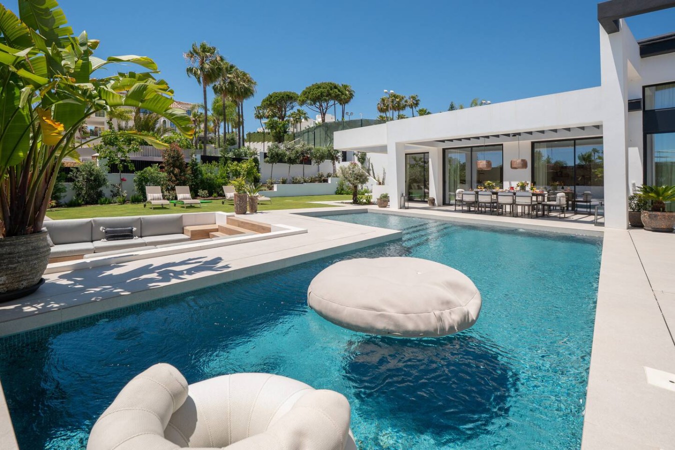 Villa Esmeralda Cerro Guadalobón San Pedro: Luxury 5-Bedroom Villa with Private Pool and Spa, San Pedro de Alcántara
