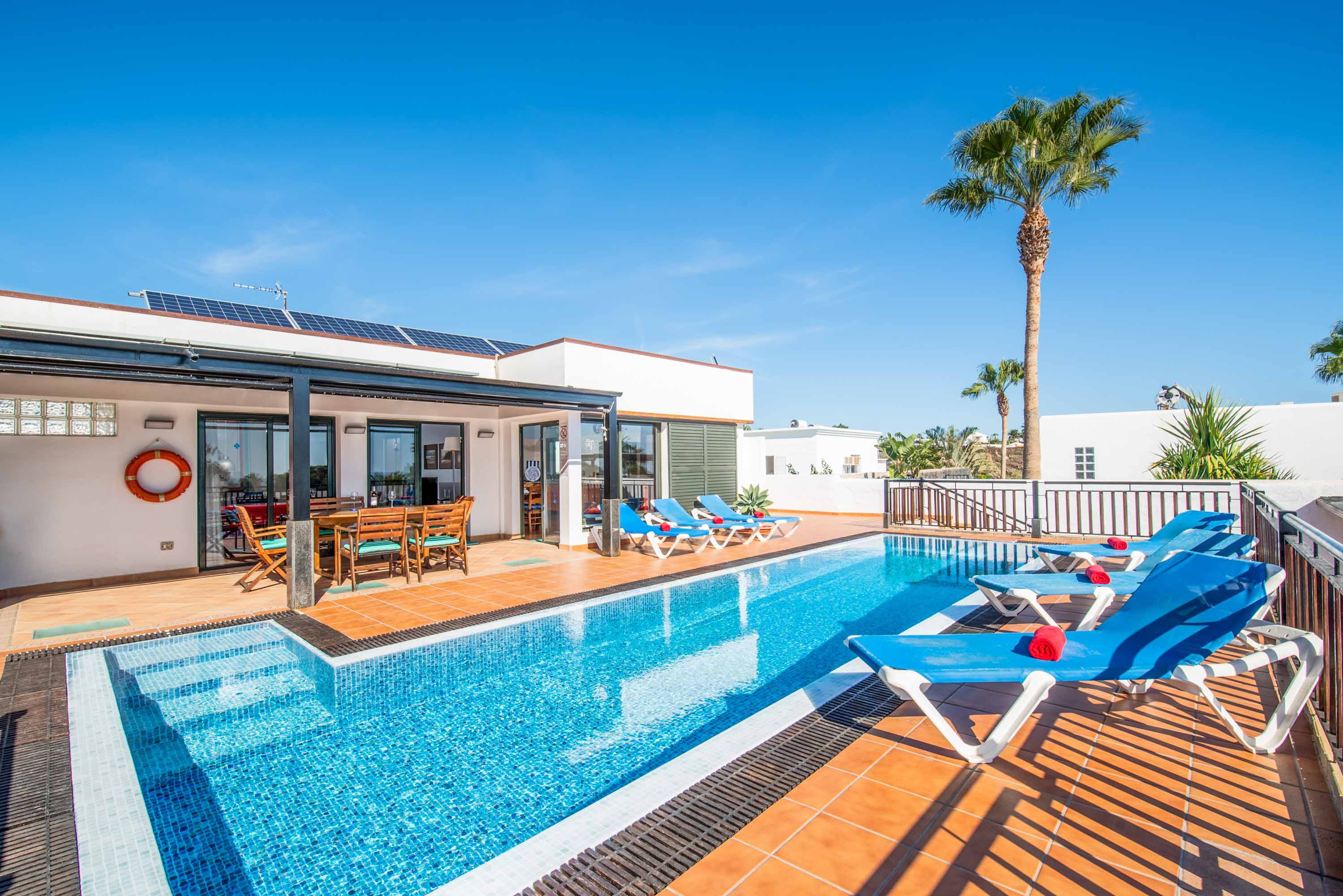 Villa Esmeralda Guacimeta Las Palmas: Luxury 3-Bedroom Apartment with Private Pool and Sea Views, Las Palmas