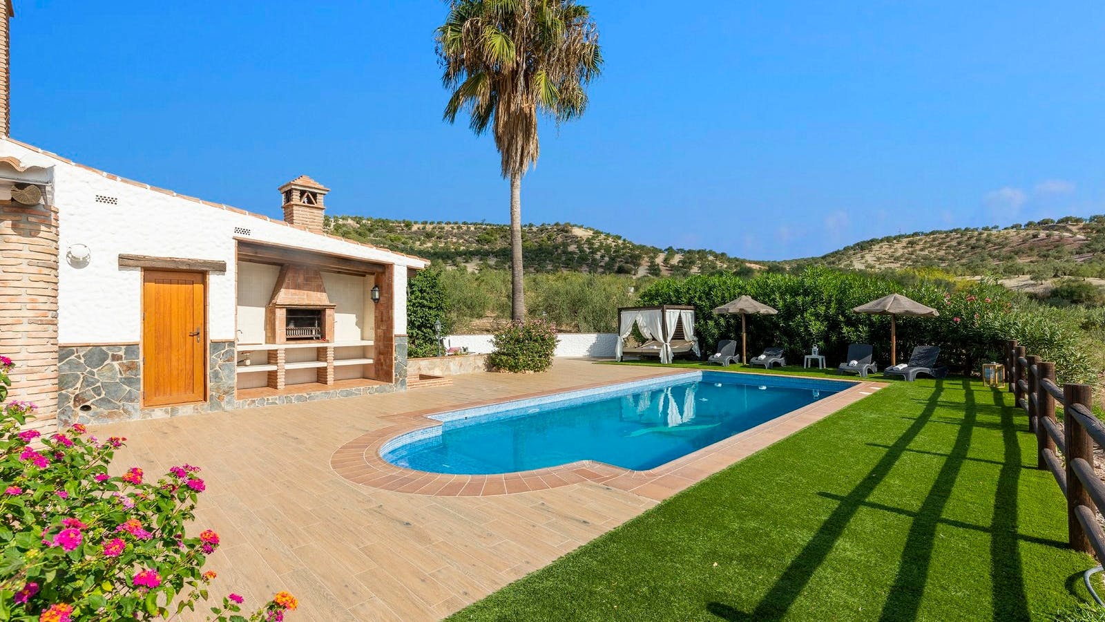 Villa Esmeralda Guadalhorce Tolox: Luxury 5-Bedroom Villa with Private Pool and Hot Tub, Valle del Guadalhorce