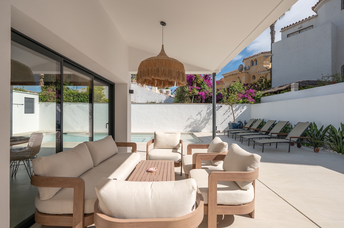 Villa Rambla Costabella San Pedro de Alcántara: Luxury 8-Bedroom Villa with Private Pool and Sea Views, San Pedro de Alcántara