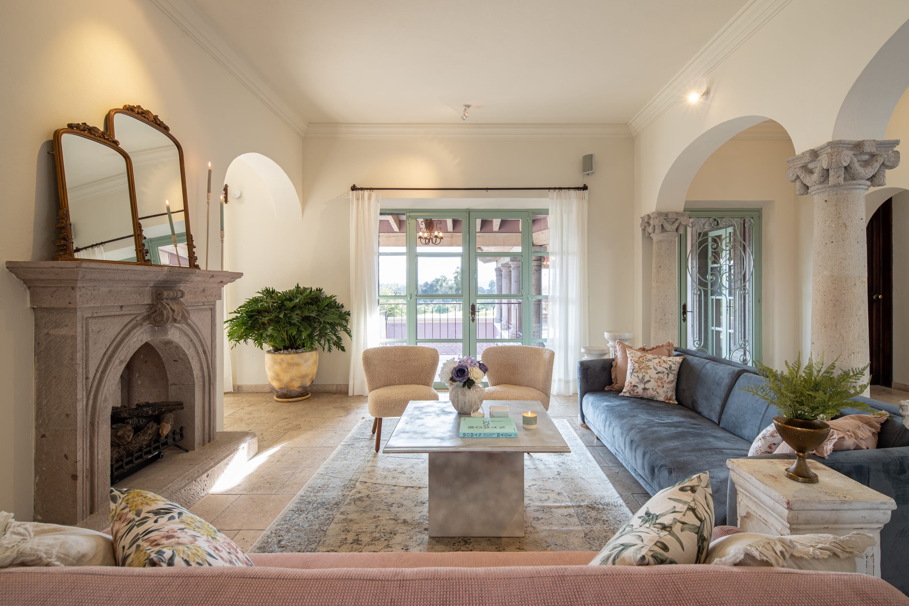 Villa Esmeralda La Valenciana Guanajuato: Luxury 6-Bedroom Villa with Spa and Golf Views, Guanajuato