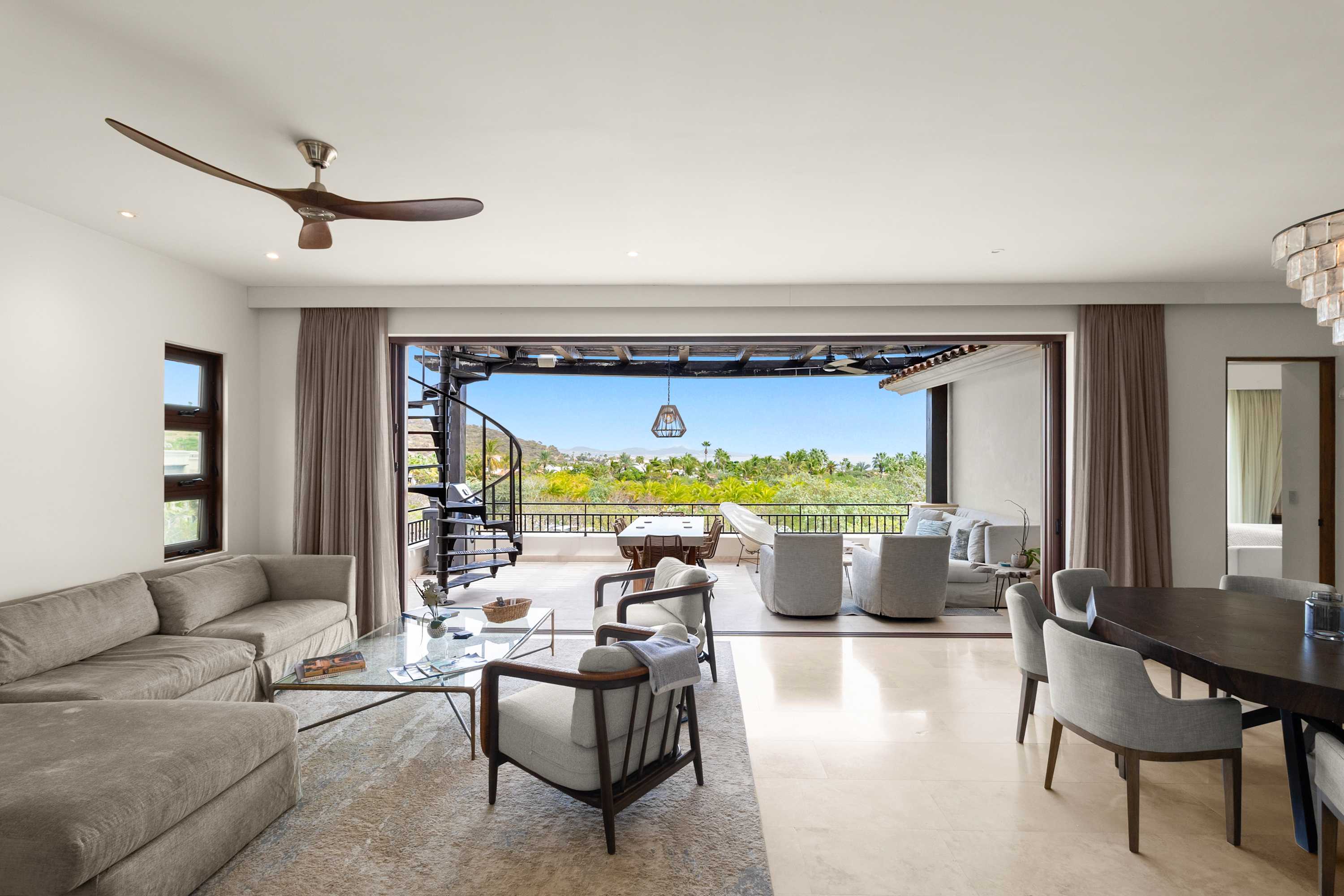 Villa Esmeralda Mirador El Tezal Cabo San Lucas: Luxury 3-Bedroom Apartment with Sea Views and Hot Tub, Cabo San Lucas