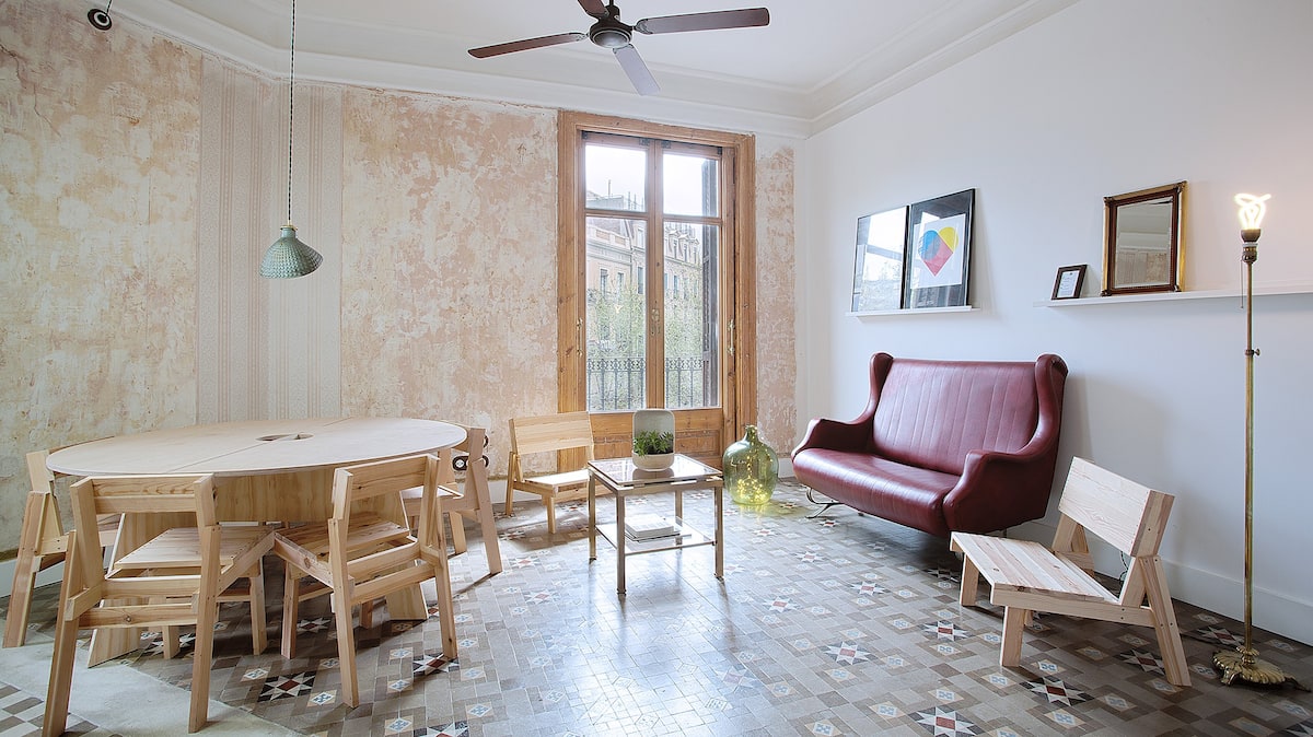 Villa Esmeralda Mirador Fort Pienc: Charming 2-Bedroom Apartment with Sea Views and Spa, Eixample Barcelona
