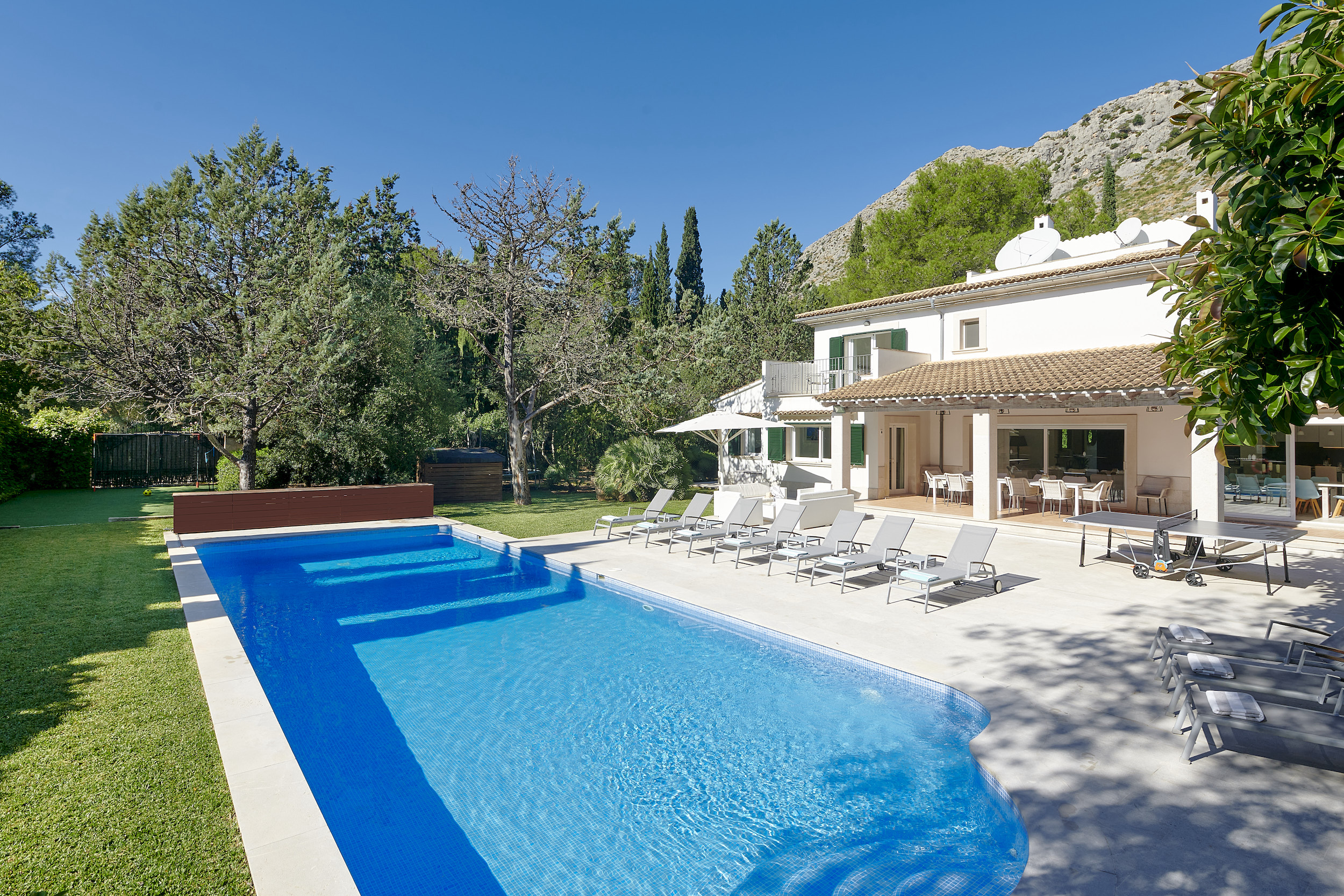 Villa Esmeralda Mirador Pollença: Luxury 5-Bedroom Villa with Heated Pool and Balconies, Pollença Mallorca