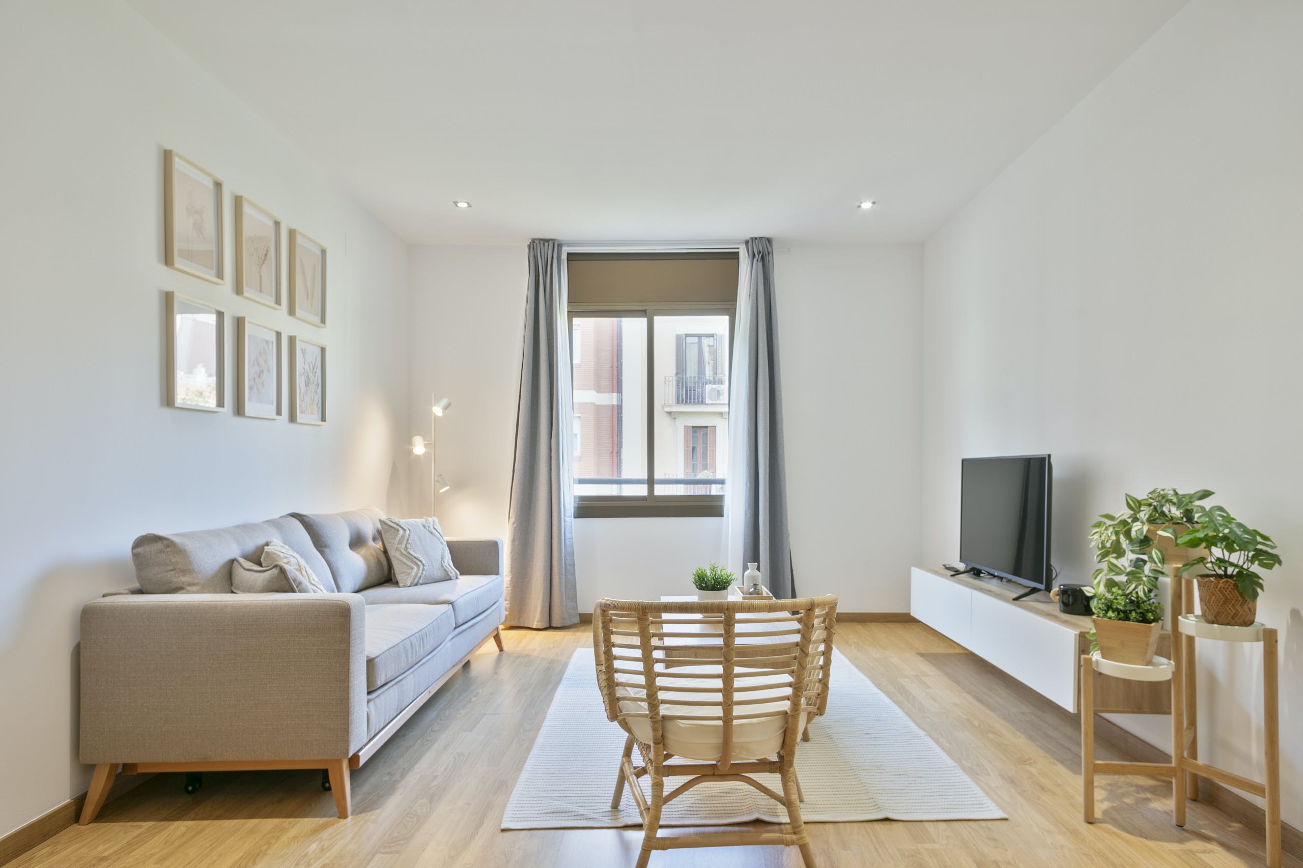 Villa Esmeralda Provença Sagrada Família: Charming 2-Bedroom Apartment with Air Conditioning, Central Sagrada Família, Barcelona