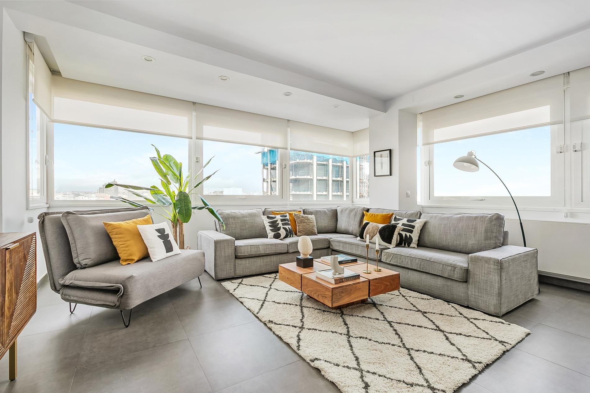 Villa Esmeralda San Lorenzo Chueca: Chic 1-Bedroom Apartment Rental with Spa and Parking in Chueca Madrid