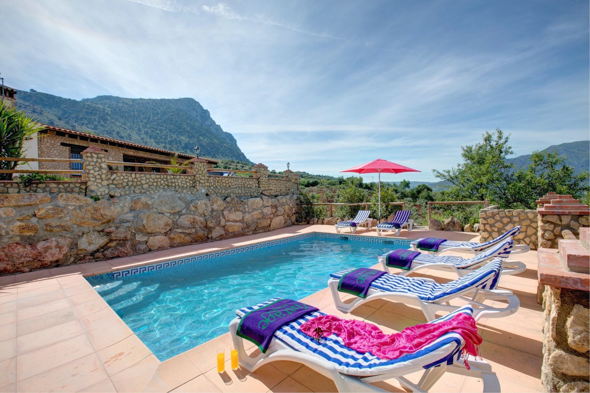 Villa Esmeralda Zahara Ronda: Luxury 4-Bedroom Villa with Private Pool and Sea Views, Serrania de Ronda