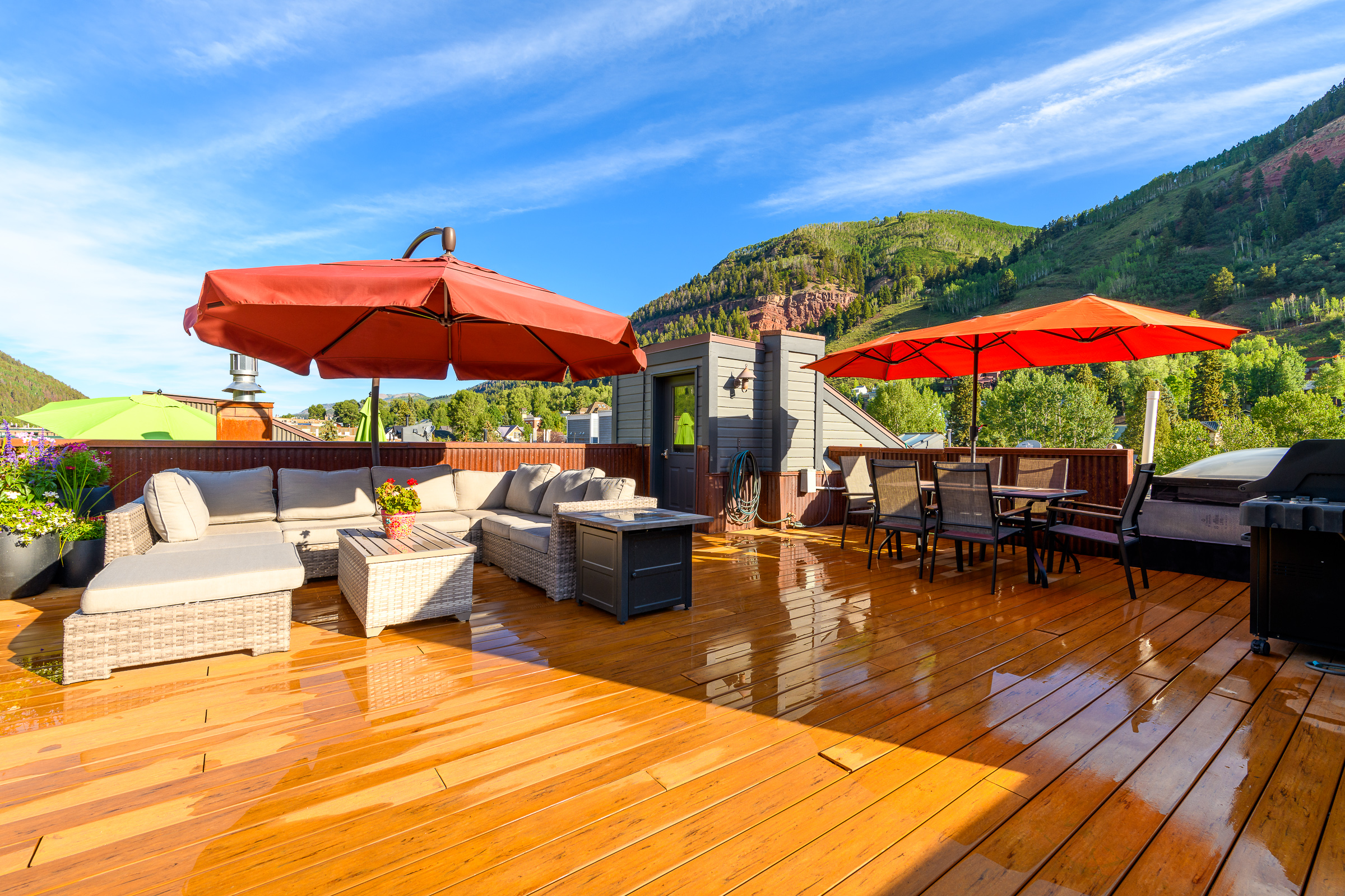Villa Notos Bear Creek Telluride: Luxury 3-Bedroom Apartment with Hot Tub and Fireplace in Mountain Village, Telluride