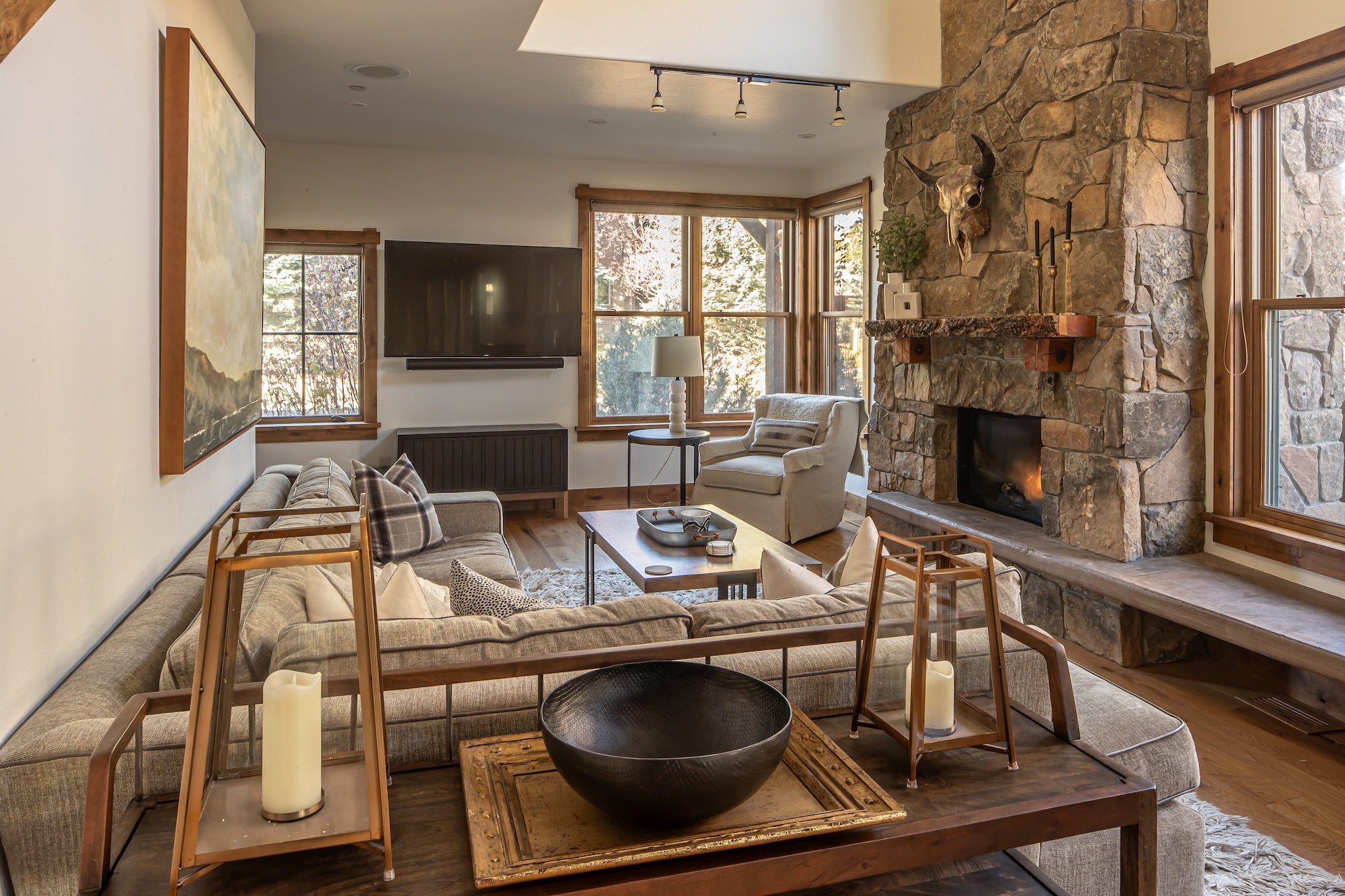 Villa Favonio Bridger Gallatin: Charming 3-Bedroom Townhouse with Hot Tub and Fireplace, Gallatin County Montana
