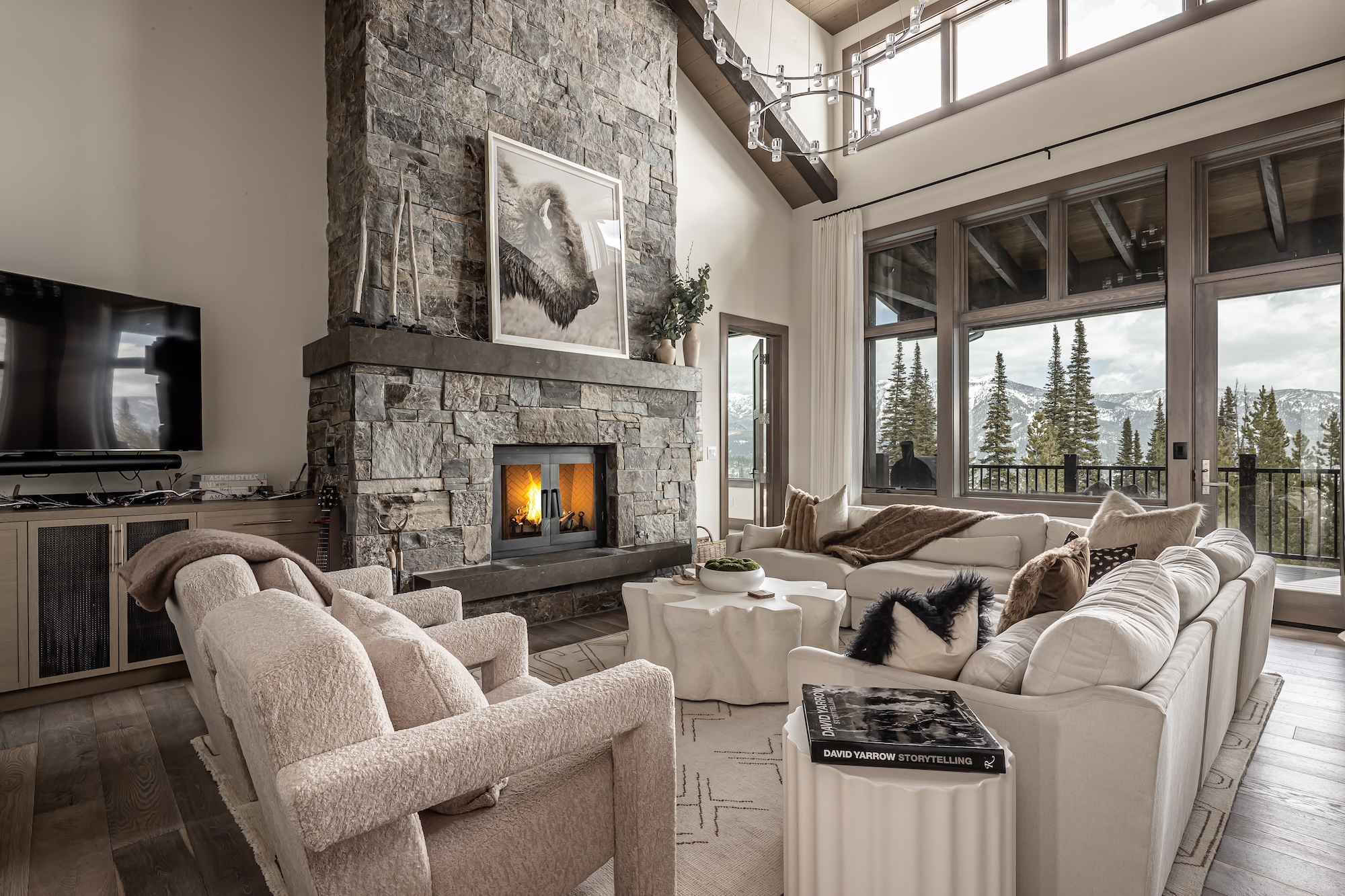 Villa Favonio Emigrant Gallatin: Ski Chalet Rental with Hot Tub and Game Room, 4 Bedrooms, Gallatin County Montana
