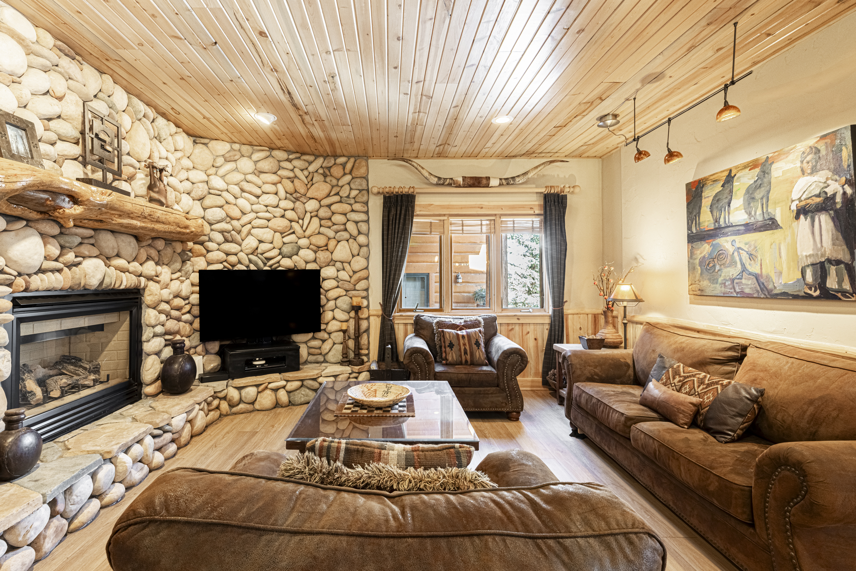 Villa Favonio Flagstaff Summit: Ski Chalet Rental with Hot Tub and Fireplace, 2 Bedrooms, Park City
