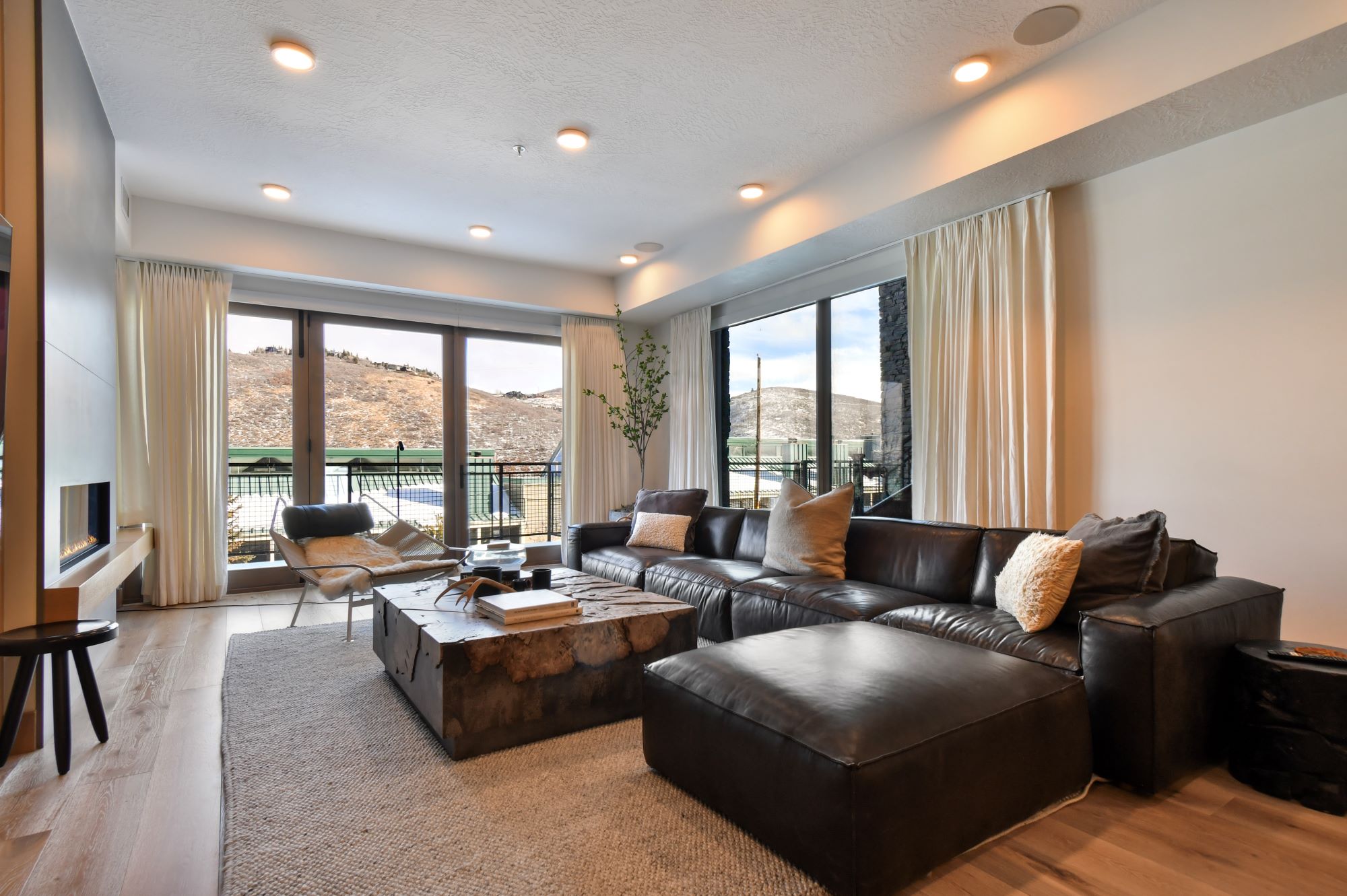 Villa Favonio Kimball Park City: Chic 2-Bedroom Ski Chalet Rental with Sauna and Hot Tub, Park City