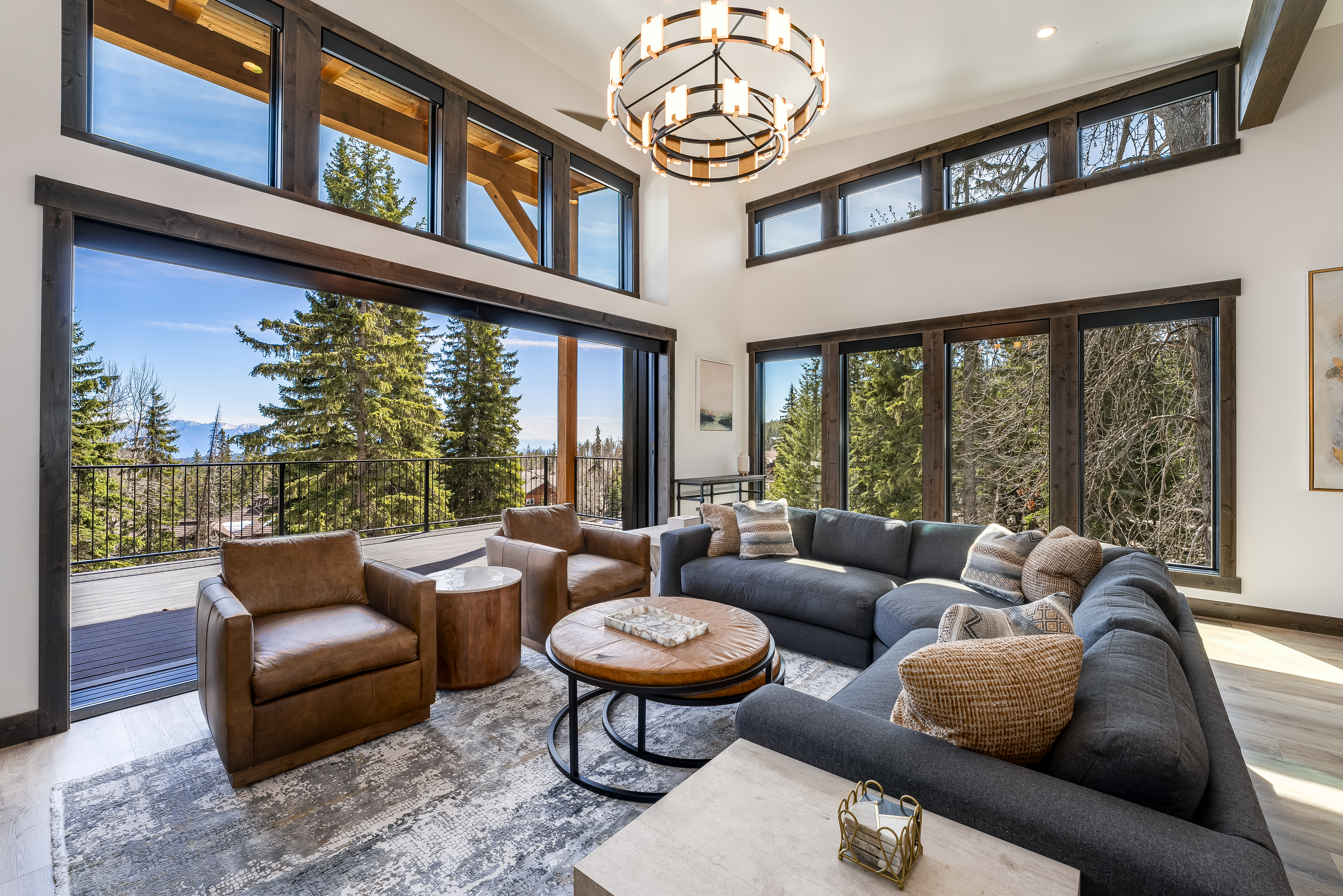 Villa Favonio Lonepine Whitefish: Luxury 5-Bedroom Villa with Hot Tub and Ski Access, Flathead County Montana
