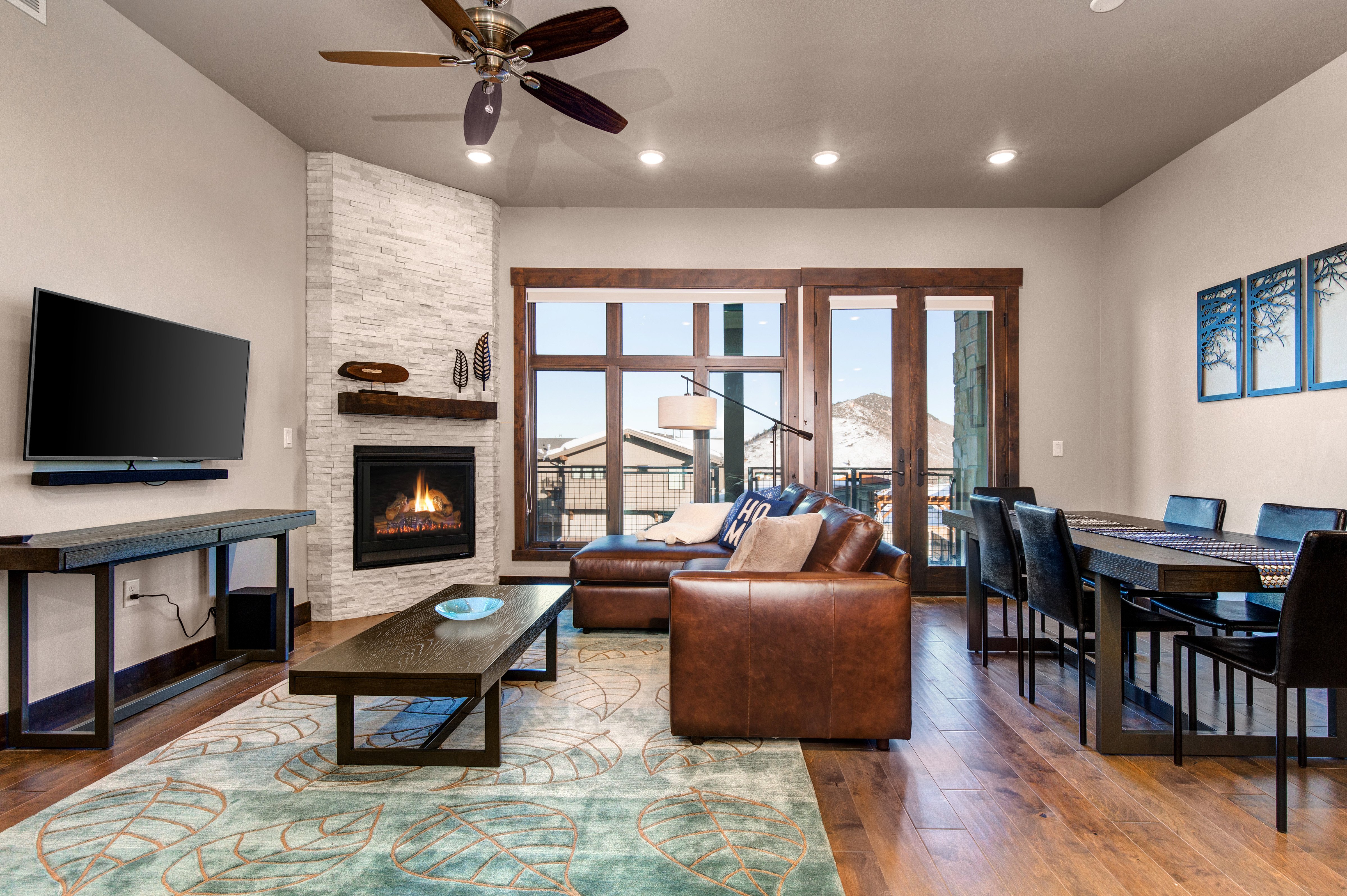Villa Joran Deer Crest Park City: Charming 2-Bedroom Apartment with Hot Tub and Mountain Views, Park City