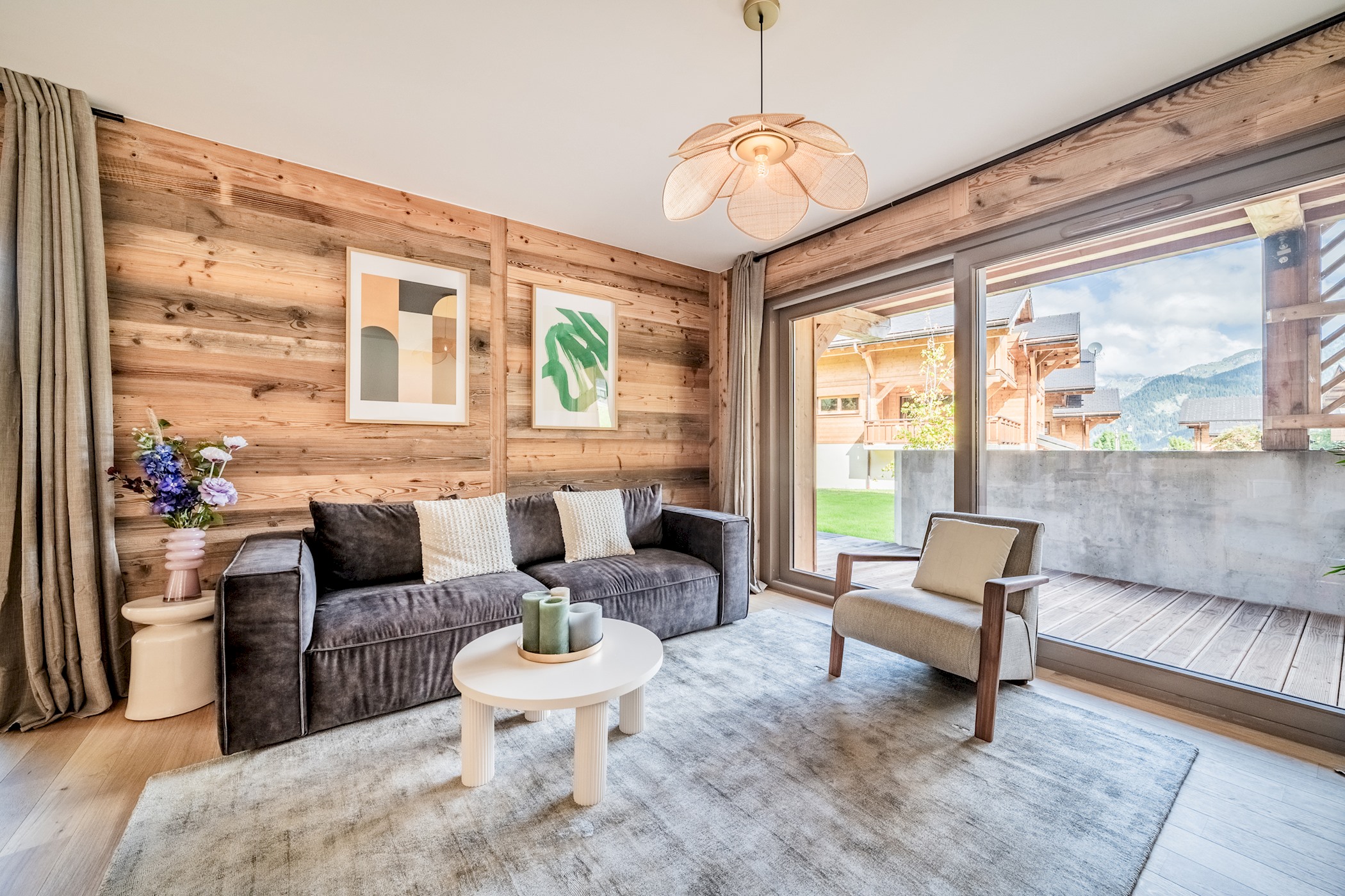 Villa Favonio Nyon Morzine: Luxury 3-Bedroom Villa with Hot Tub and Mountain Views, Morzine