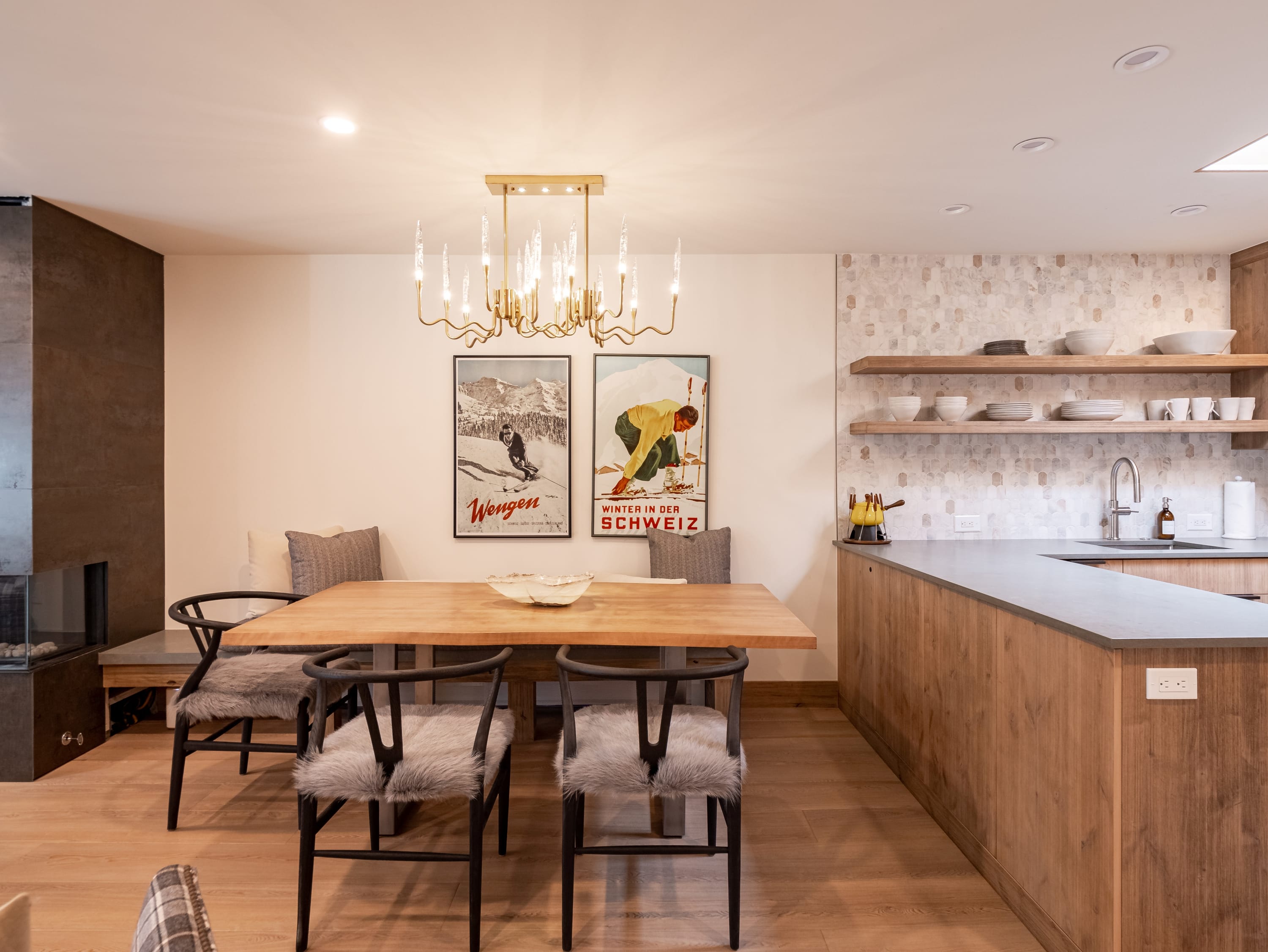 Villa Favonio Redmond Aspen: Ski Chalet Rental Aspen with Fireplace and Mountain Views, 2 Bedrooms