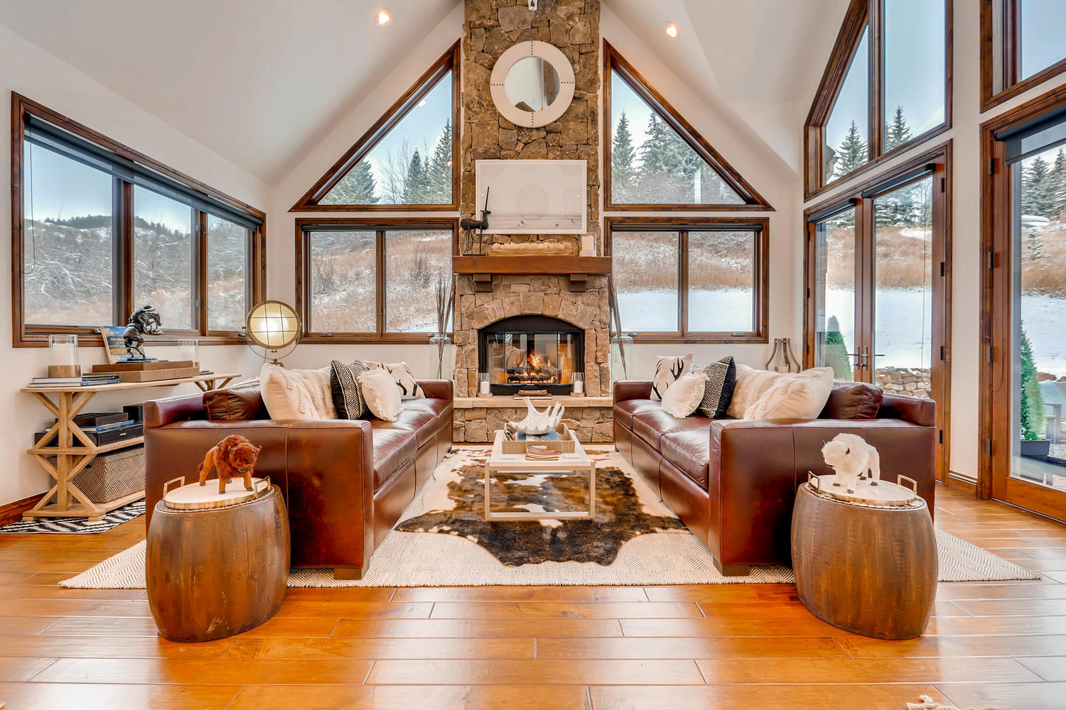 Villa Favonio Wildridge Avon: Luxury 5-Bedroom Villa with Hot Tub and Fireplace, Avon