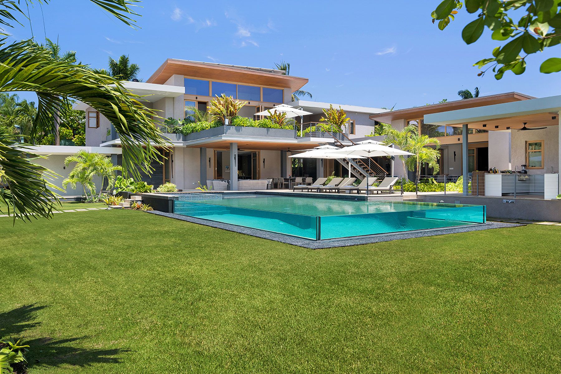 Villa Flamboyant Mammee Caribbean: 5-Bedroom Beachfront Estate with Spa, Tennis Court & Tropica