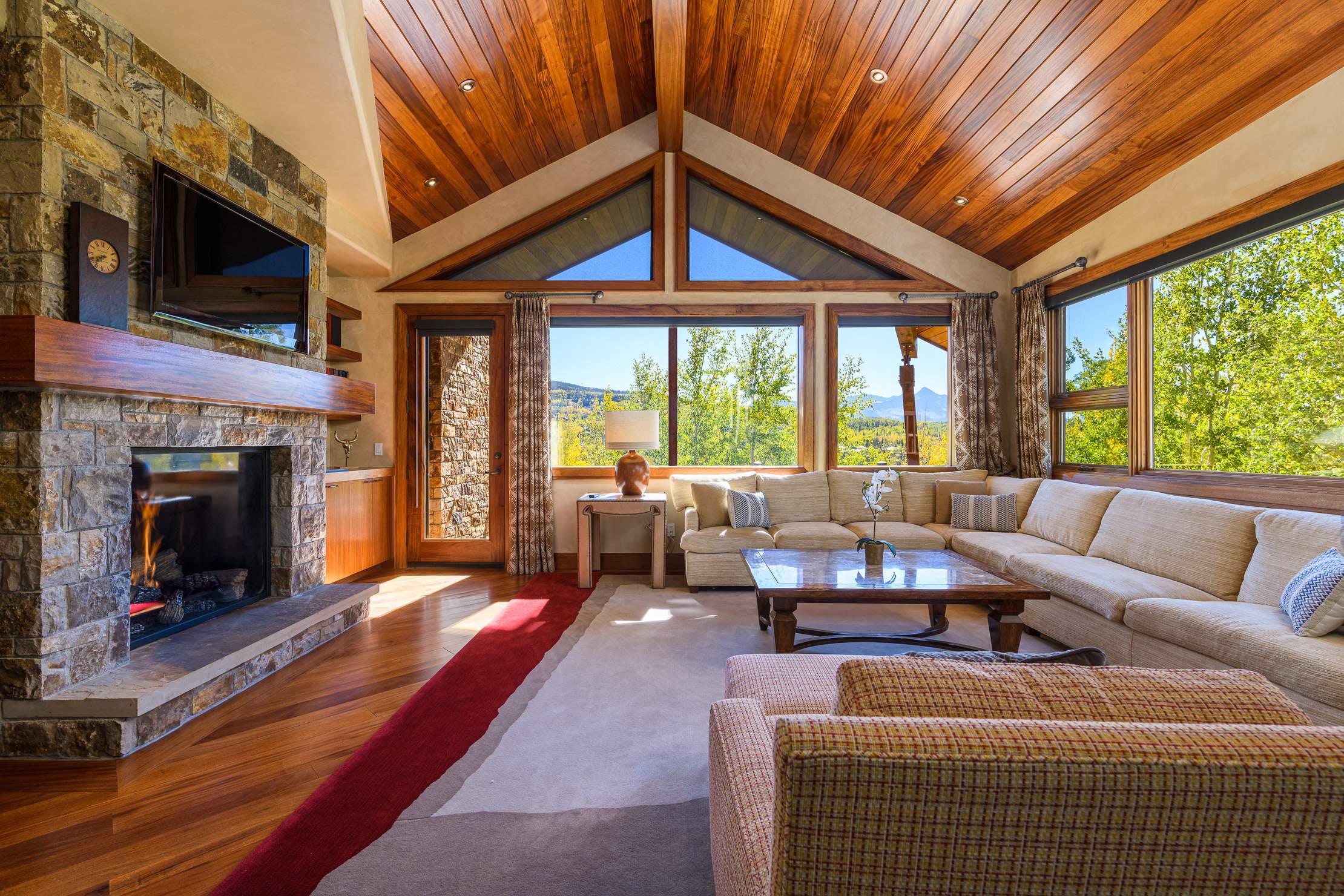 Villa Carmesí Sneffels Telluride: Luxury 5-Bedroom Villa with Hot Tub and Fireplace, Mountain Village Telluride