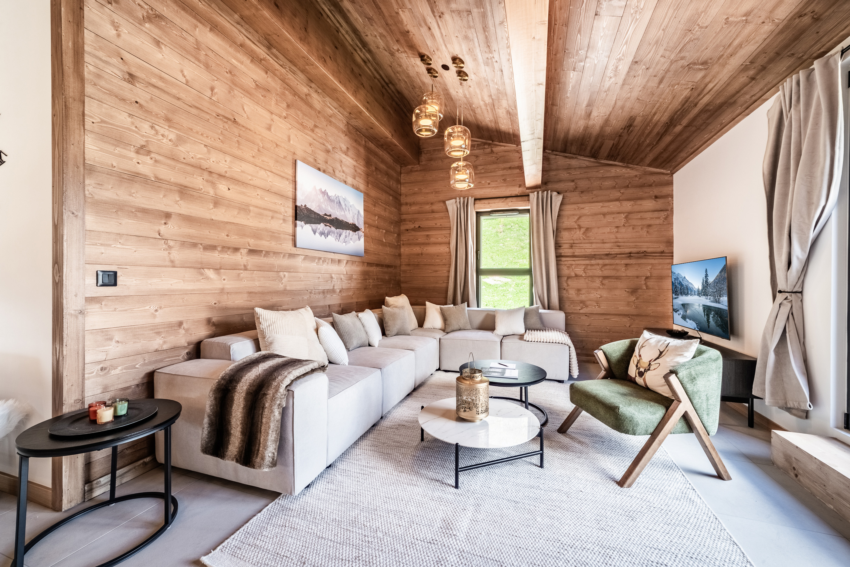 Villa Föhn Anselette Chamonix: Charming 3-Bedroom Ski Chalet Rental with Sauna and Hot Tub in Chamonix