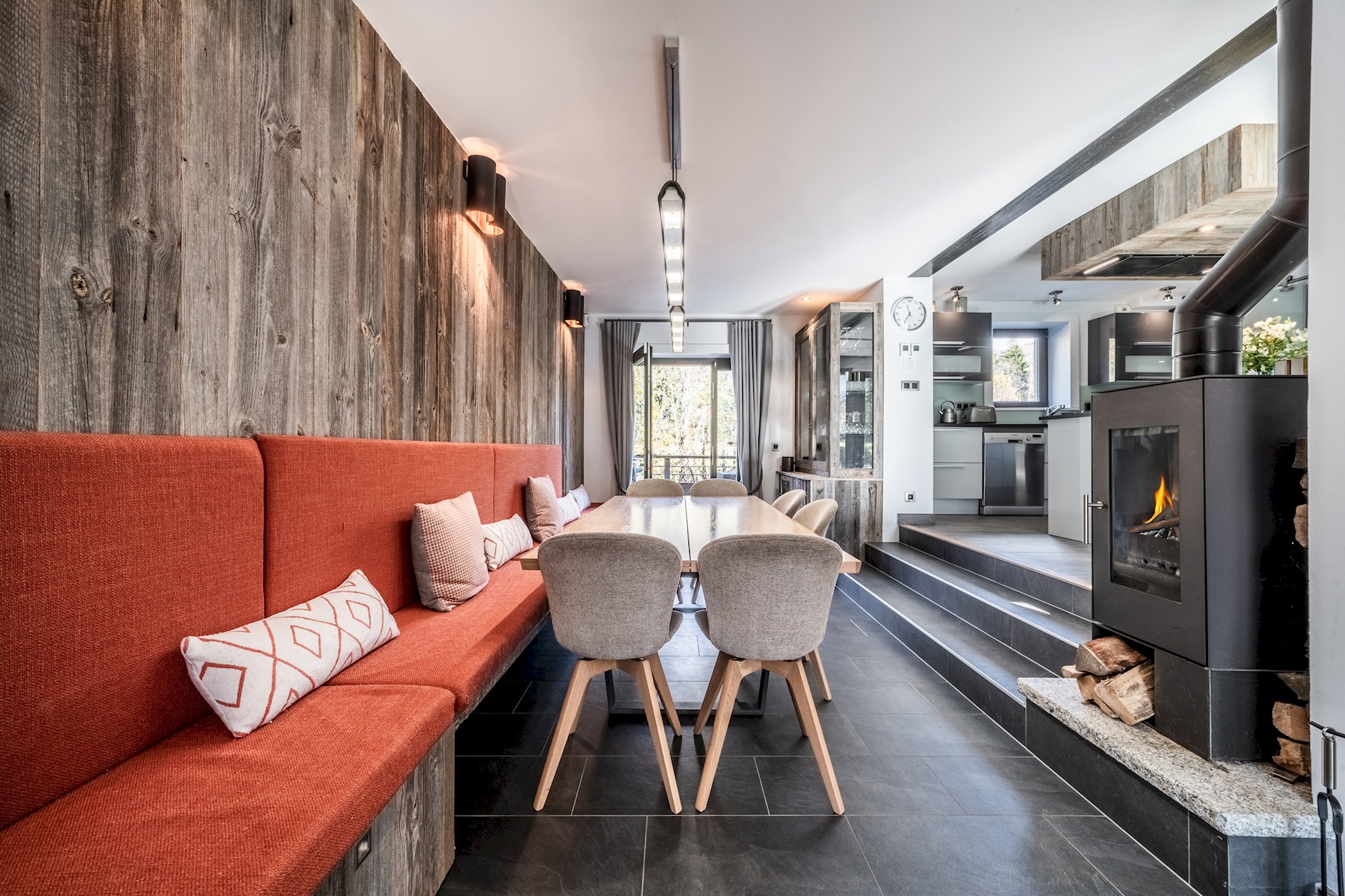 Villa Föhn Arolla Argentière: Luxury 3-Bedroom Ski Chalet with Sauna and Hot Tub, Chamonix