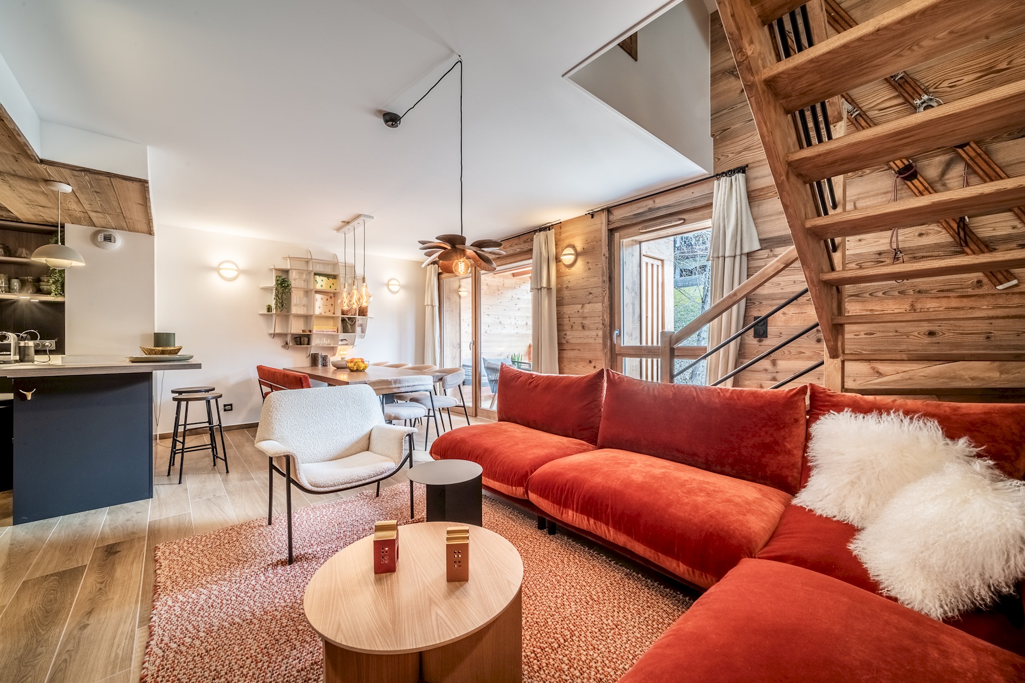 Villa Föhn Calvaire Les Gets: Charming 4-Bedroom Ski Chalet Rental with Spa and Mountain Views, Les Gets