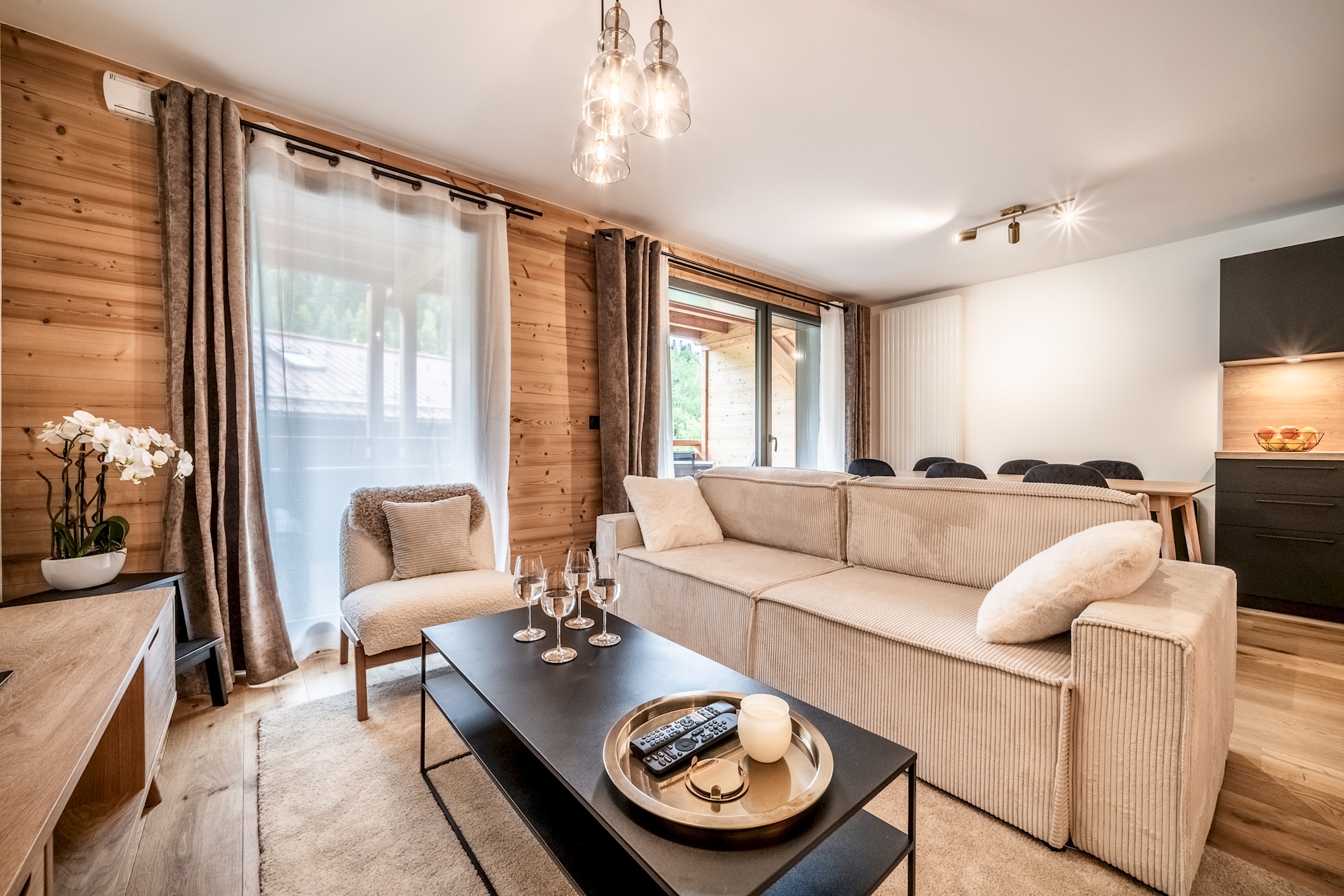 Villa Föhn Clairière Les Gets: Charming 2-Bedroom Ski Chalet Rental with Spa and Private Parking, Les Gets