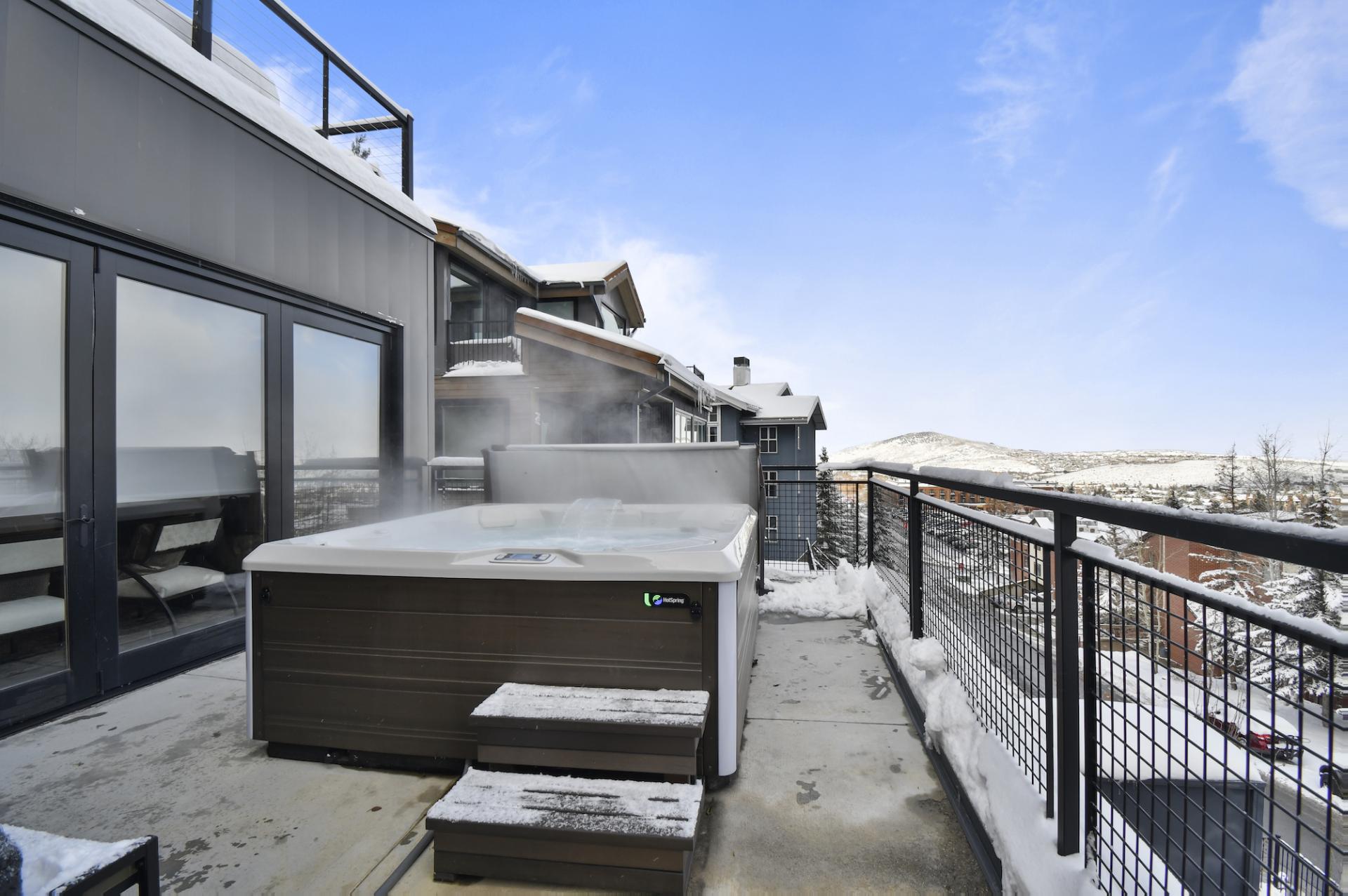 Villa Föhn Prospector Park City: Luxury 2-Bedroom Apartment with Hot Tub and Fireplace, Park City