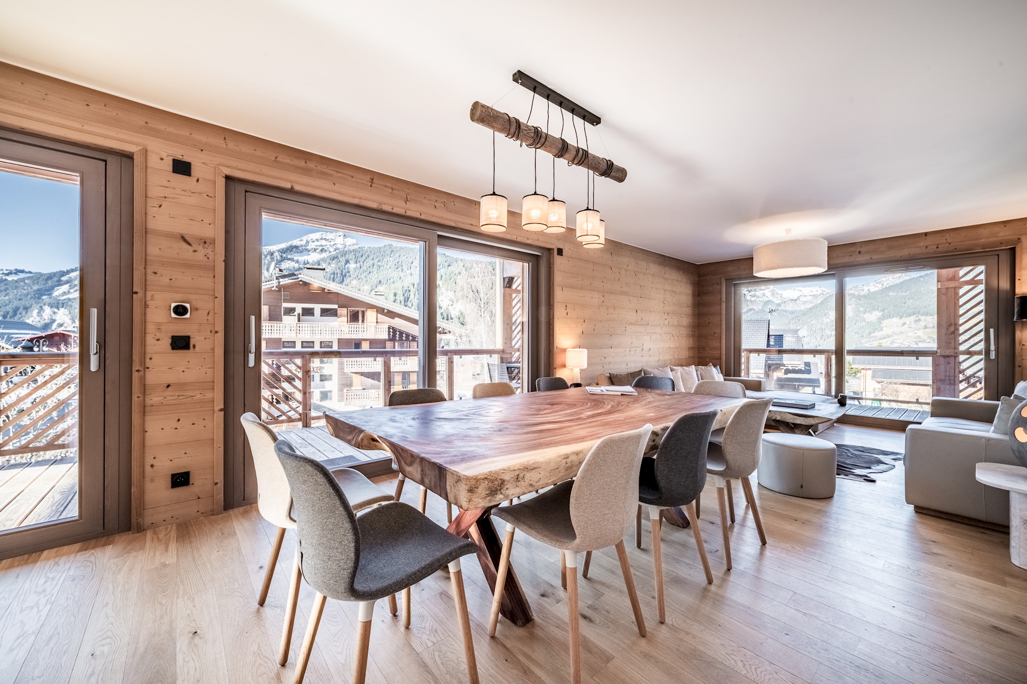 Villa Föhn Roc d’Enfer Morzine: Luxury 3-Bedroom Villa with Hot Tub and EV Charger, Morzine