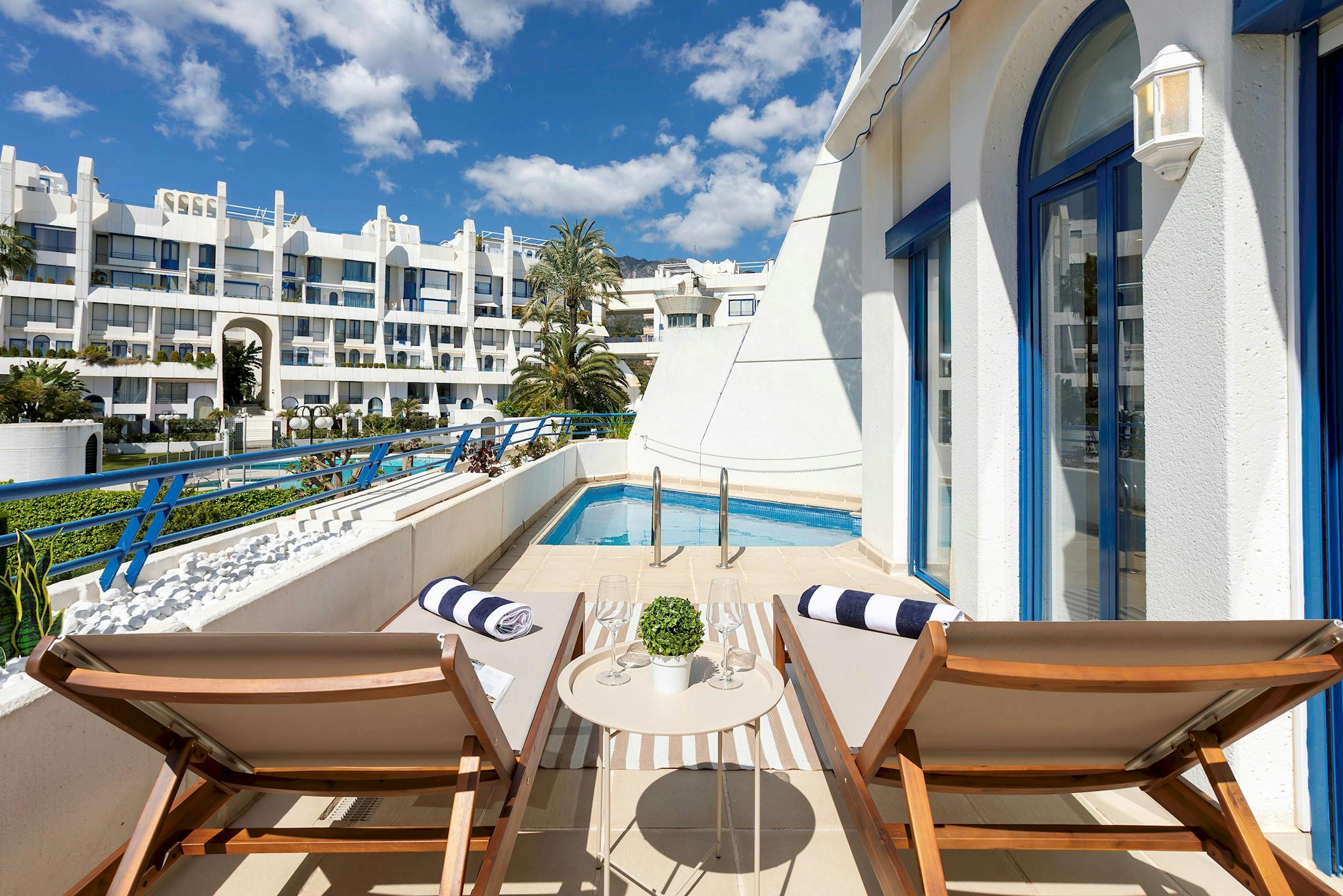 Villa Garbí Cabopino Marbella: Luxury 3-Bedroom Villa with Private Pool and Sea Views, Marbella