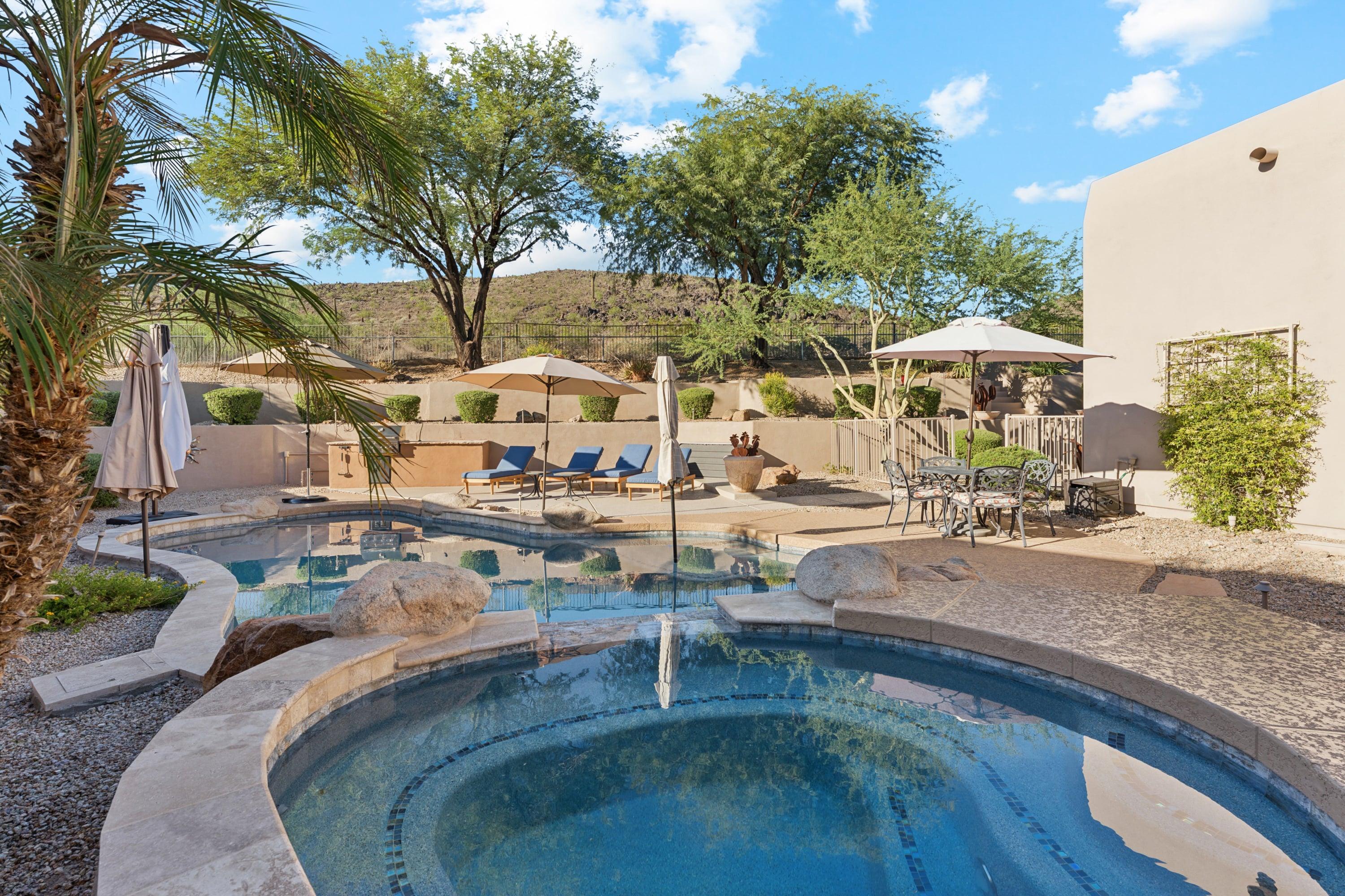 Villa Garbí Camelback Phoenix: Luxury 3-Bedroom Villa with Private Pool and Hot Tub, Phoenix Arizona