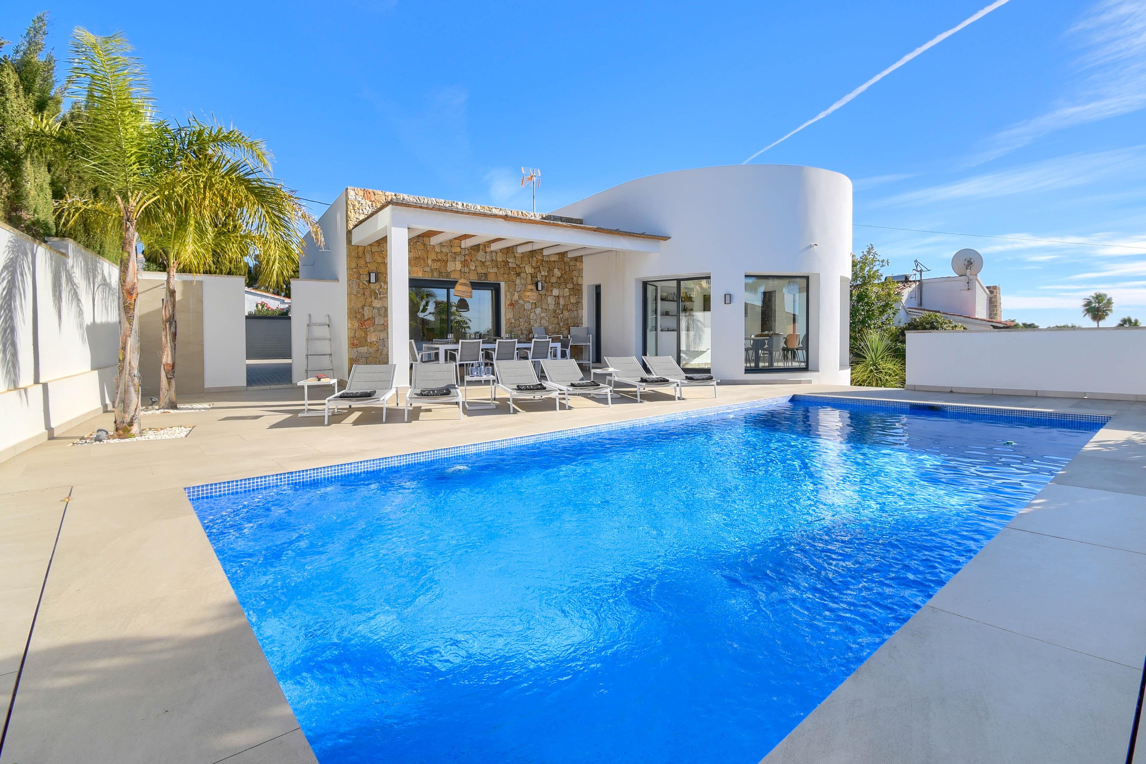 Villa Garbí Cap Blanc Moraira: Modern 3-Bedroom Apartment with Private Pool and Sea Views, Moraira