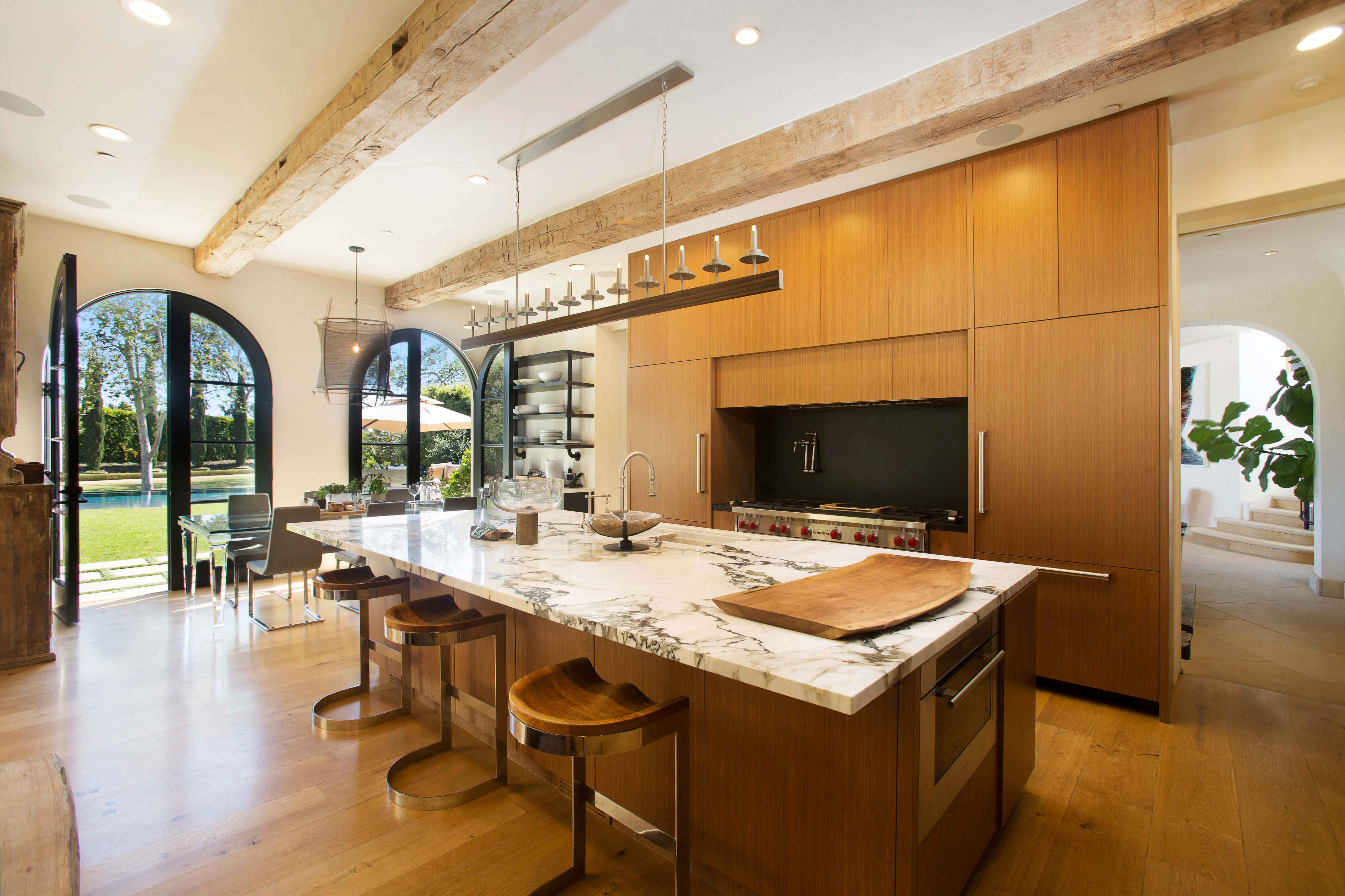 Villa Garbí Corral Malibu: Luxury 6-Bedroom Villa with Private Pool and Gym in Malibu