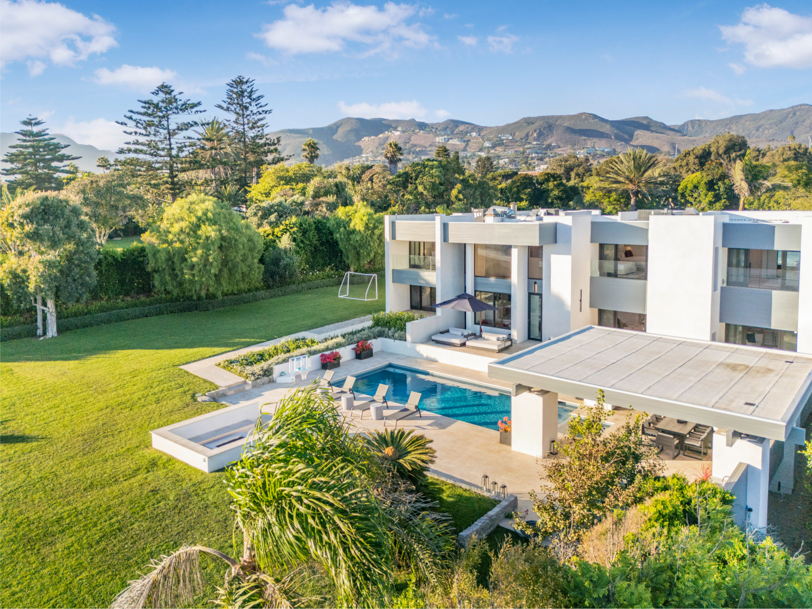 Villa Garbí Zuma Malibu: Luxury 6-Bedroom Villa with Private Pool and Ocean Views, Malibu