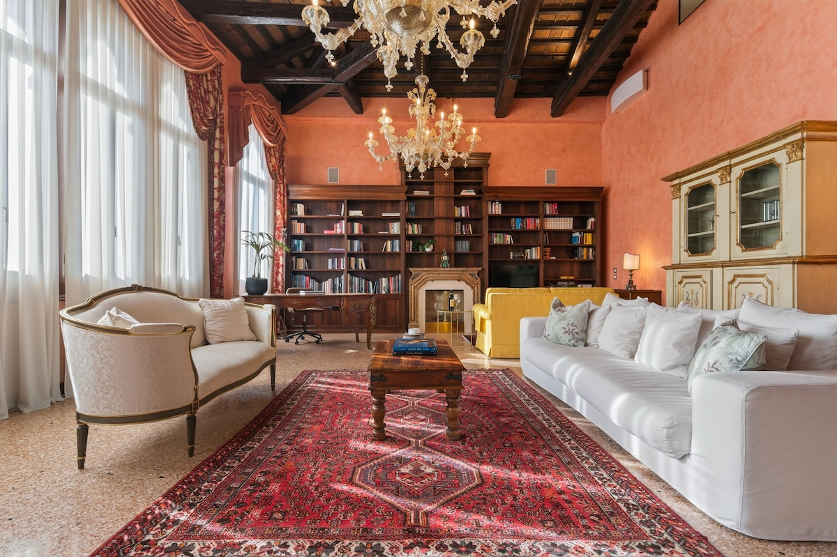 Villa Garbino Fondamenta Cannaregio: Luxury 4-Bedroom Apartment with Spa and Private Parking, Cannaregio Venice