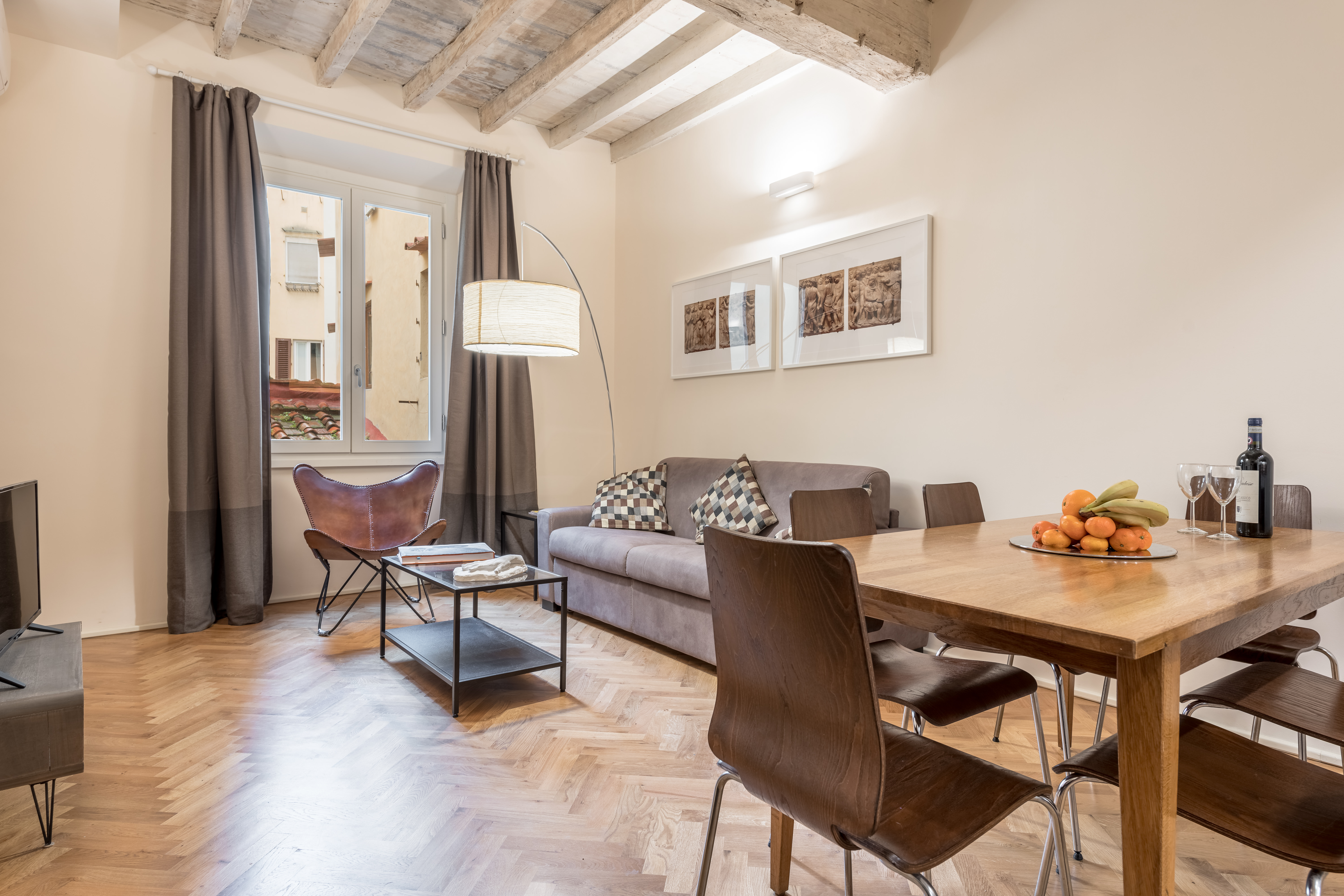 Villa Garbino Fortezza Santa Maria Novella: Stylish 2-Bedroom Apartment Rental with Air-Con in Santa Maria Novella, Florence