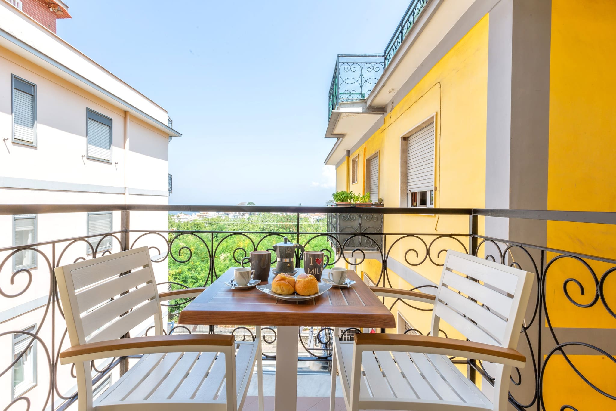 Villa Garbino Oleandro Sant’Agnello Sorrento: Luxury 2-Bedroom Apartment with Sea View and Air Conditioning, Sorrento