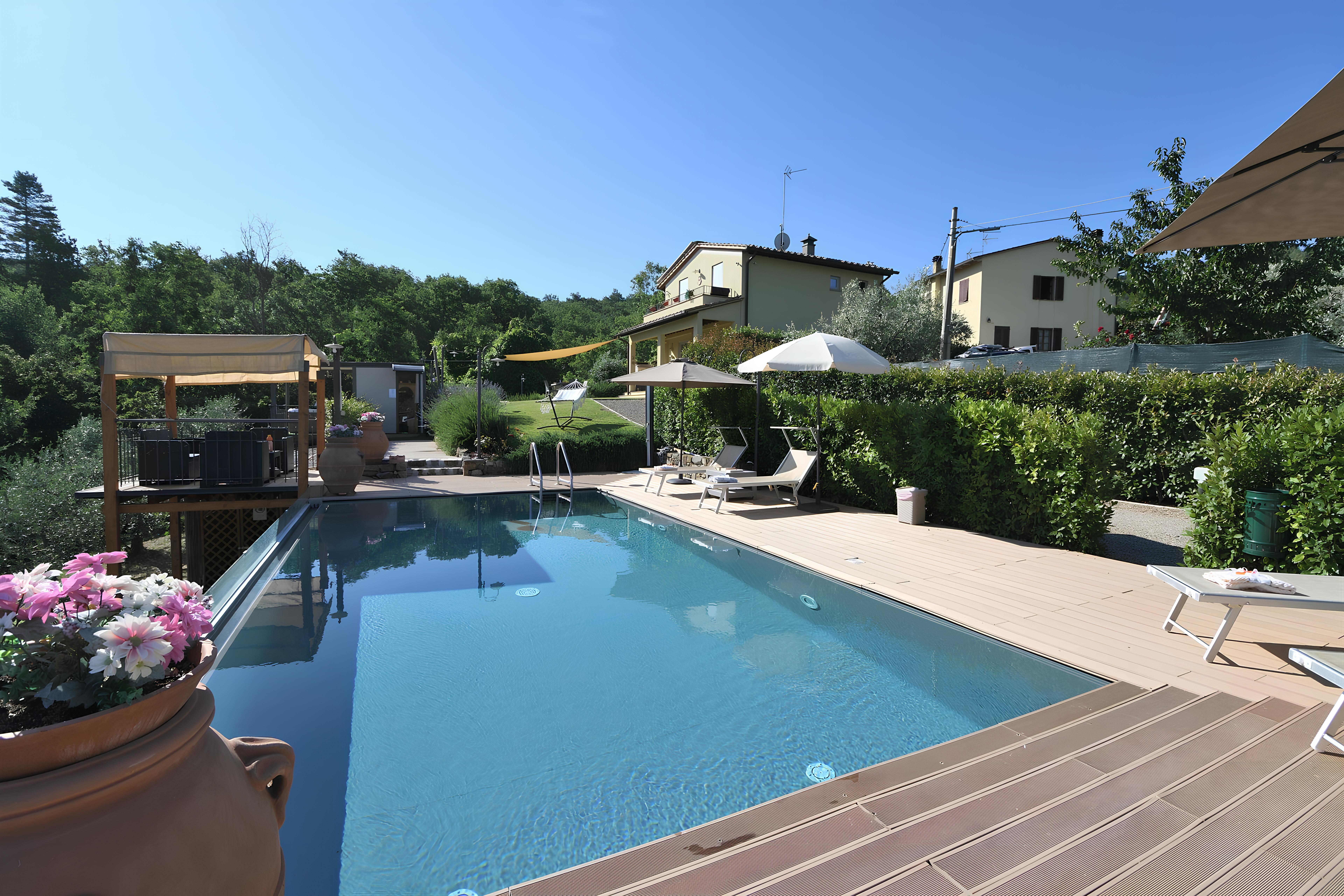 Villa Garbino Pergine Valdarno: Luxury 3-Bedroom Villa with Infinity Pool and Hot Tub, Val di Chiana