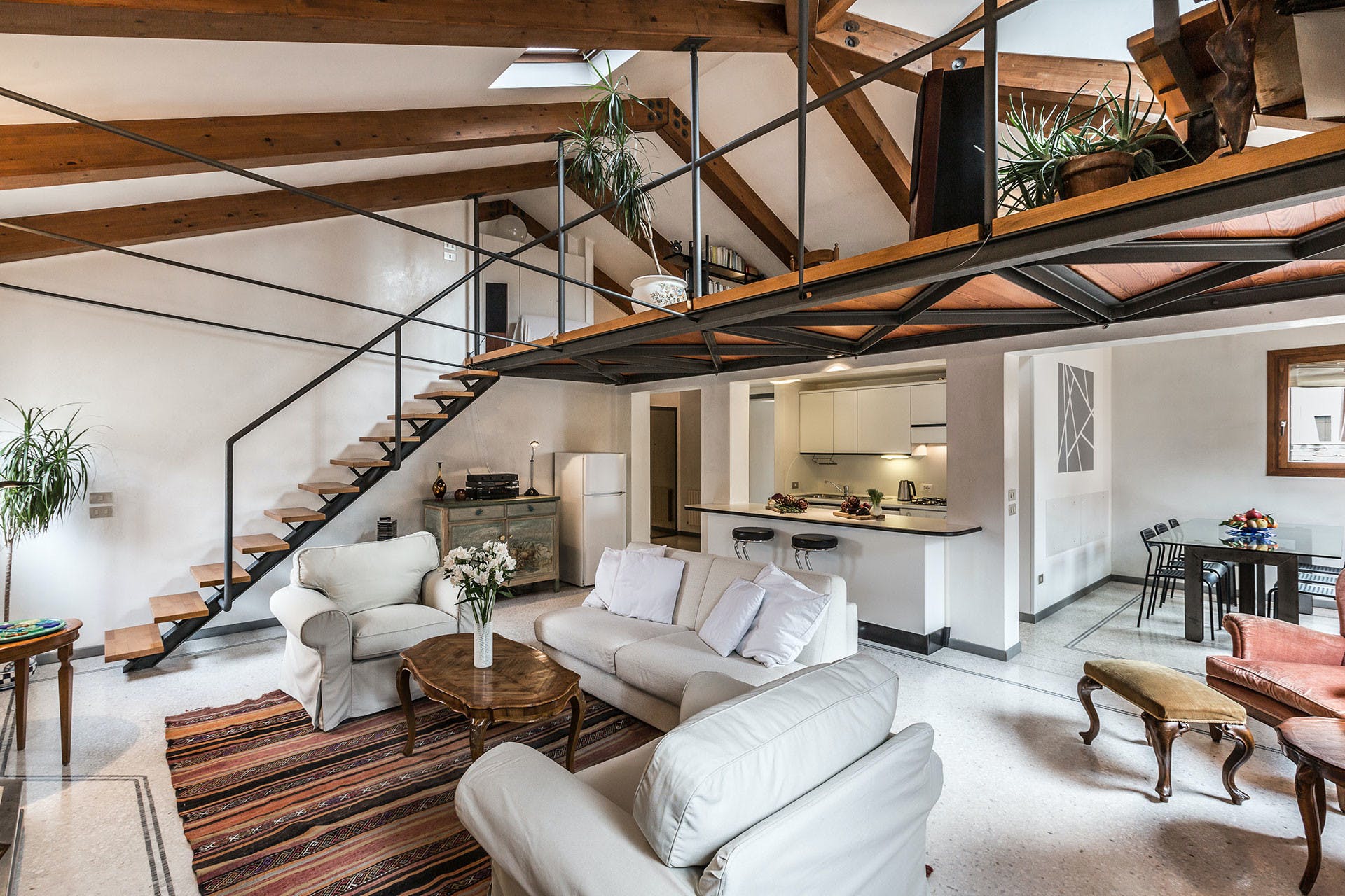 Villa Garbino San Barnaba Venezia: Luxury 1-Bedroom Penthouse with Rooftop Terrace and Sea Views, Venice San Marco