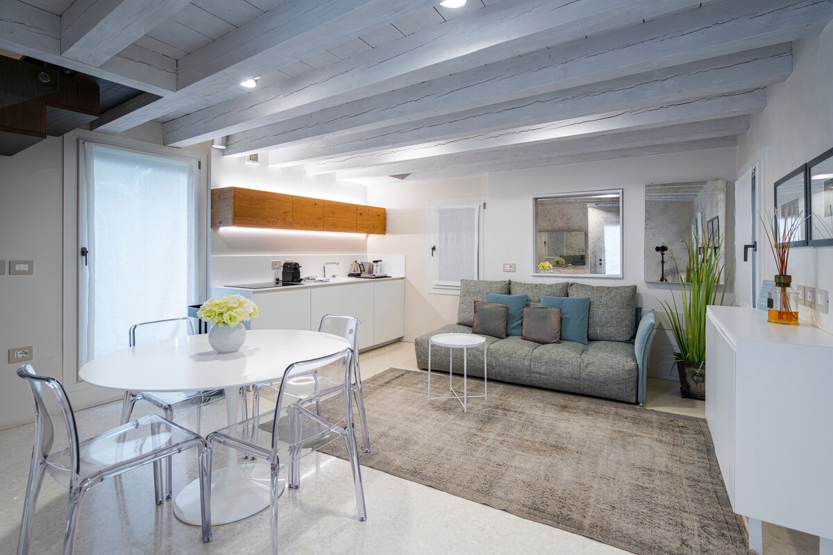 Villa Garbino San Polo Venezia: Luxury 1-Bedroom Apartment with Air-Con and Garden Views, Rialto Venice
