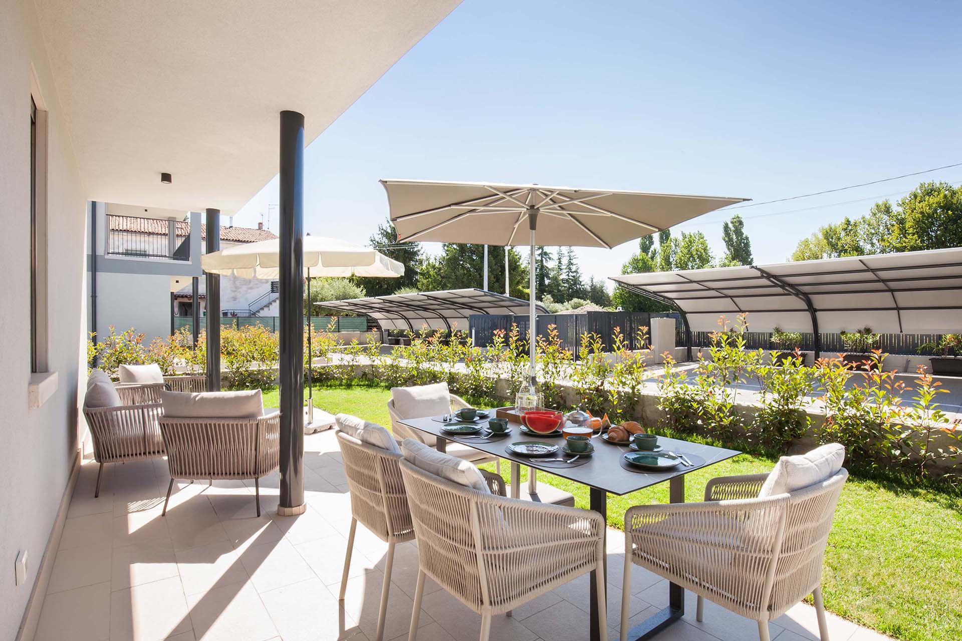 Villa Garbino Valdonega Verona: Luxury 2-Bedroom Apartment with Pool and Parking, Verona