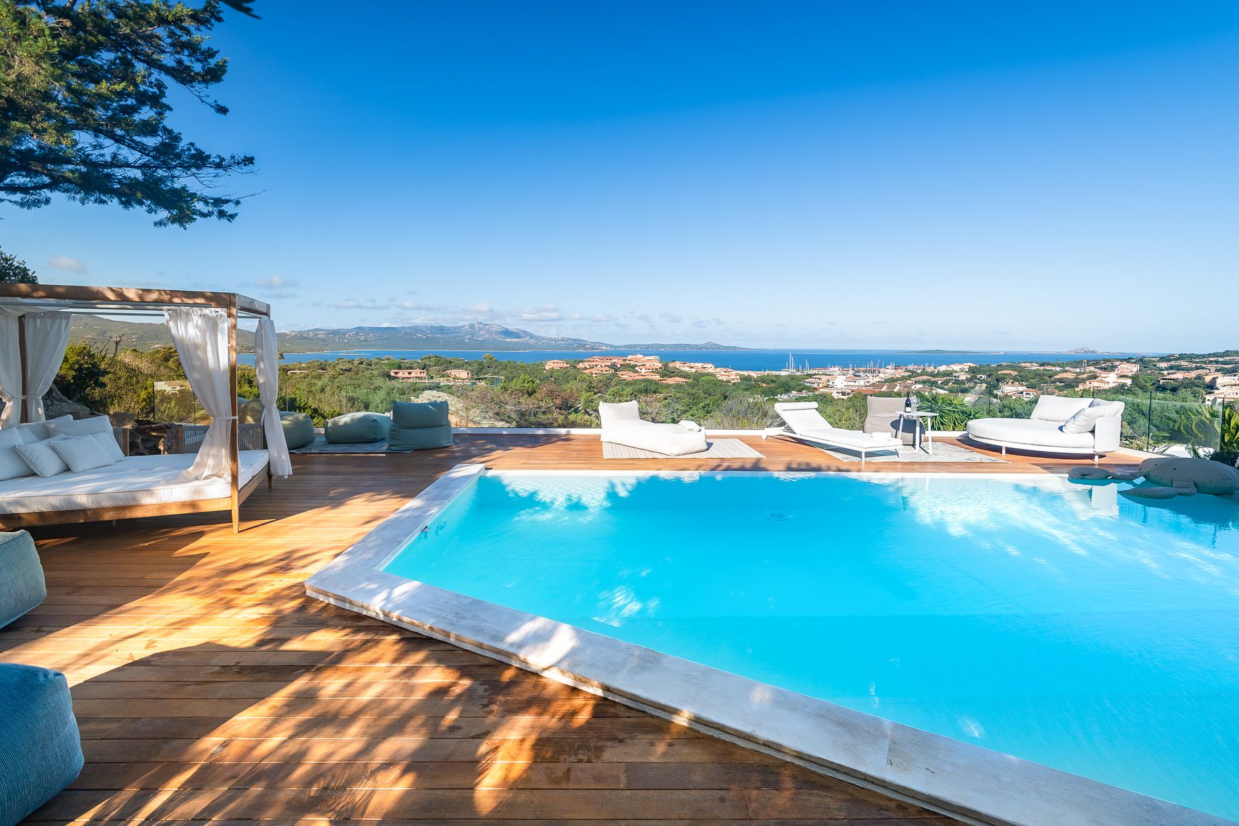 Villa Ginepro Platamona Sassari: 6-Bedroom Seaview Villa with Heated Pool and Spa near Porto