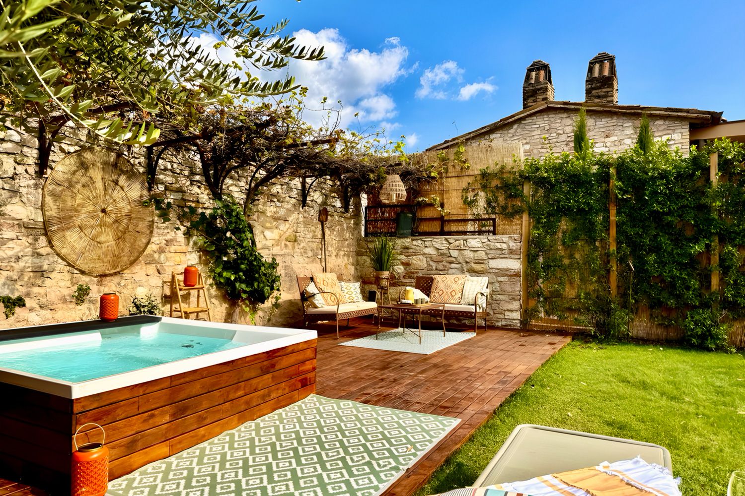 Villa Ginestra Belvedere Spello: 3-Bedroom Historic Village Retreat with Spa & Garden Views i