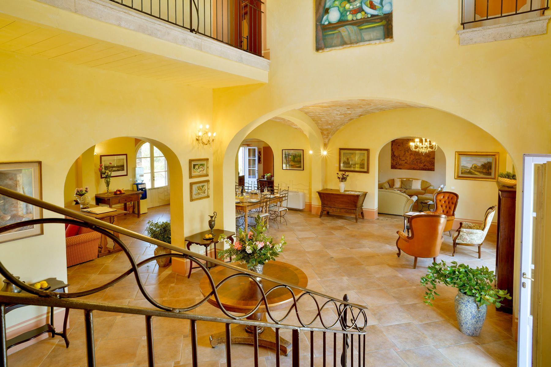 Villa Ginestra Certosa Pisa: 6-Bedroom Villa with Heated Pool and Spa on the Tuscan Coast