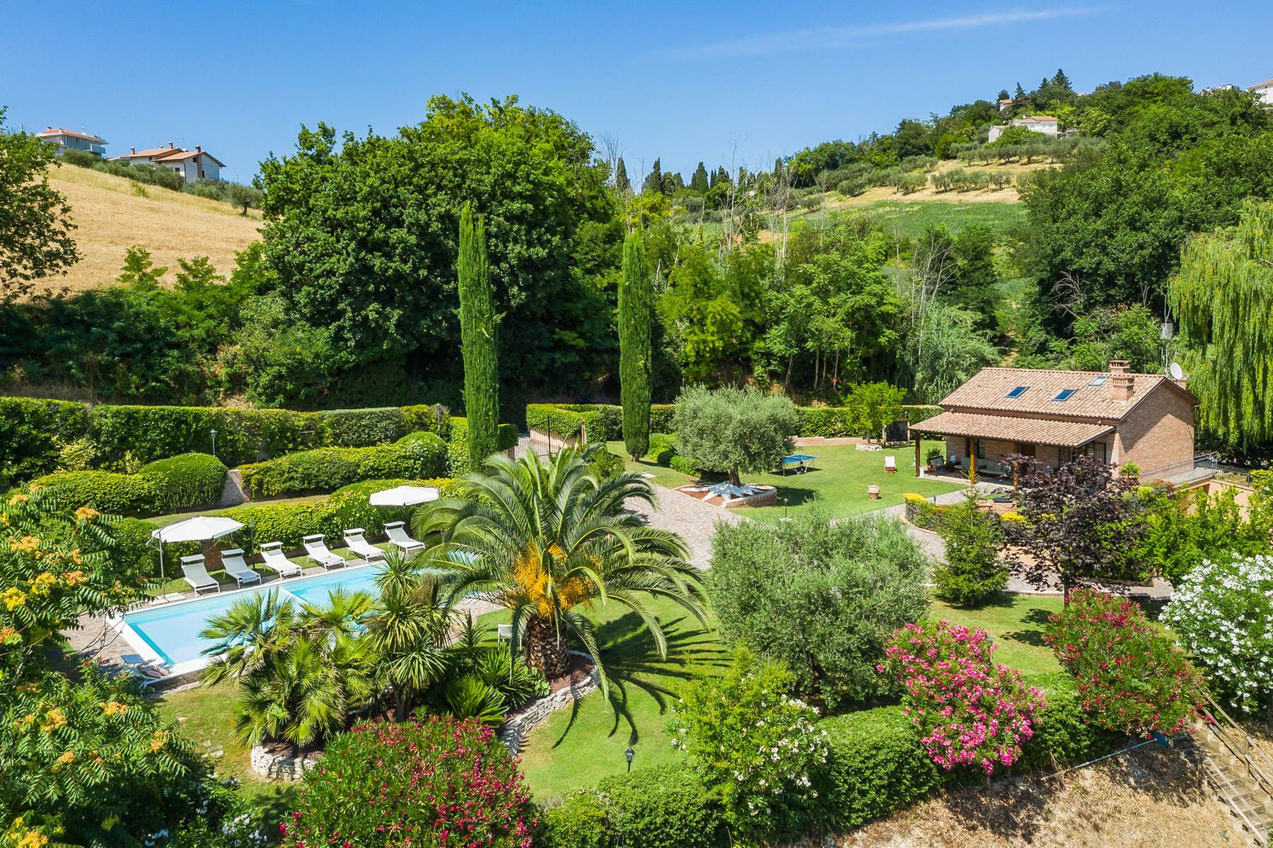 Villa Ginestra Collinaldo Arcevia: 3-Bedroom Villa with Pool, Spa & Tennis Court in Le Marche,