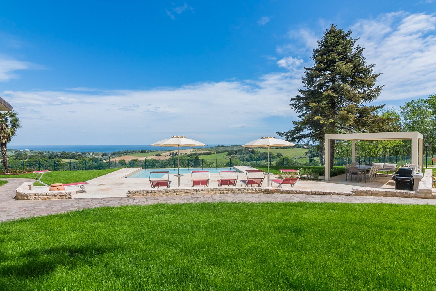 Villa Ginestra Nivola Senigallia: 5-Bedroom Seaview Villa with Tennis Court and Spa in Le Marc
