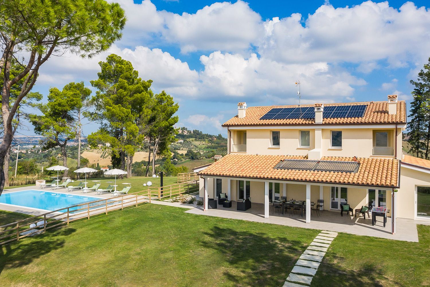 Villa Ginestra Sovana Macerata: 5-Bedroom Villa with Spa, Tennis Court & Countryside Views i